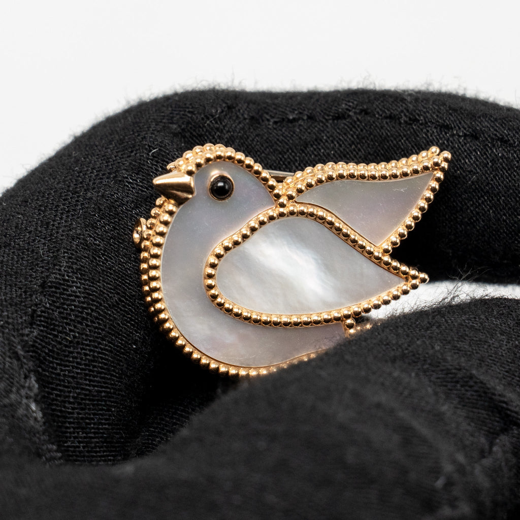 VAN CLEEF & ARPELS LUCKY ANIMALS DOVE CLIP ROSE GOLD/MOTHER-OF-PEARL/ONYX