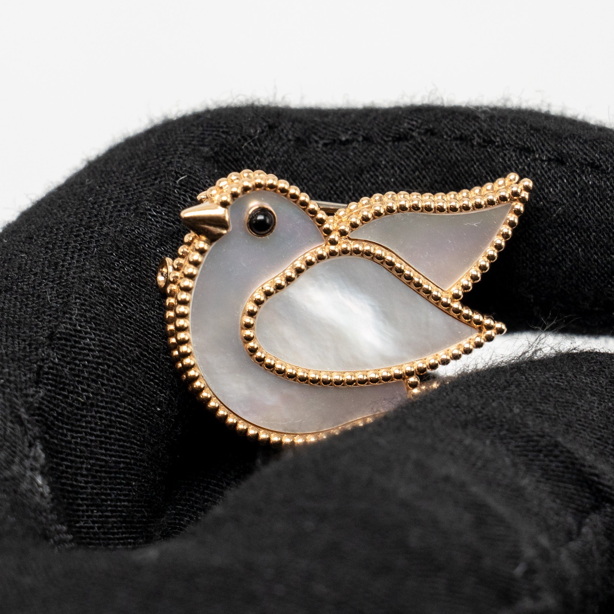 VAN CLEEF & ARPELS LUCKY ANIMALS DOVE CLIP ROSE GOLD/MOTHER-OF-PEARL/ONYX