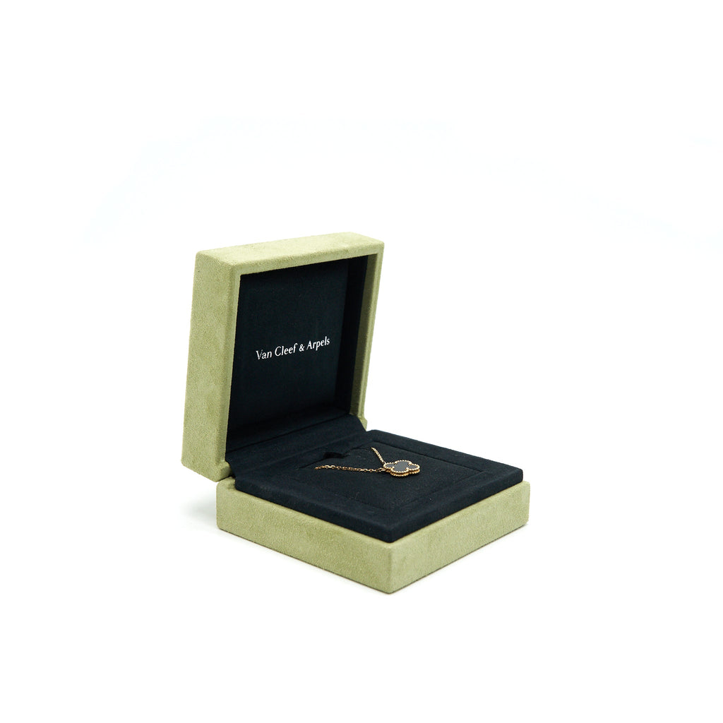 VAN CLEEF & ARPELS VINTAGE ALHAMBRA ONYX AND YELLOW GOLD NECKLACE
