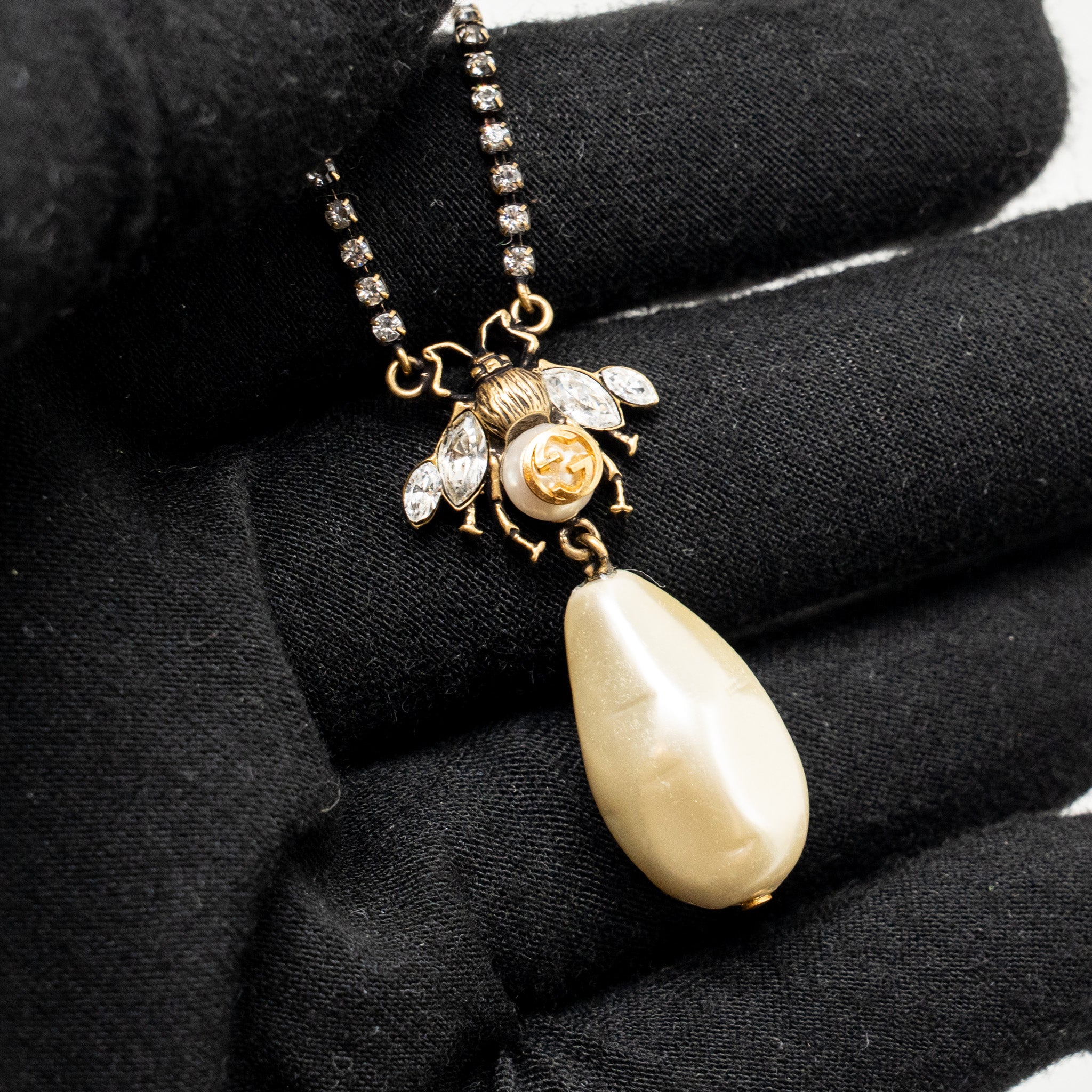 GUCCI BEE NECKLACE AND BRACELET CRYSTAL/PEARL GOLD TONE (SELL IN A SET)