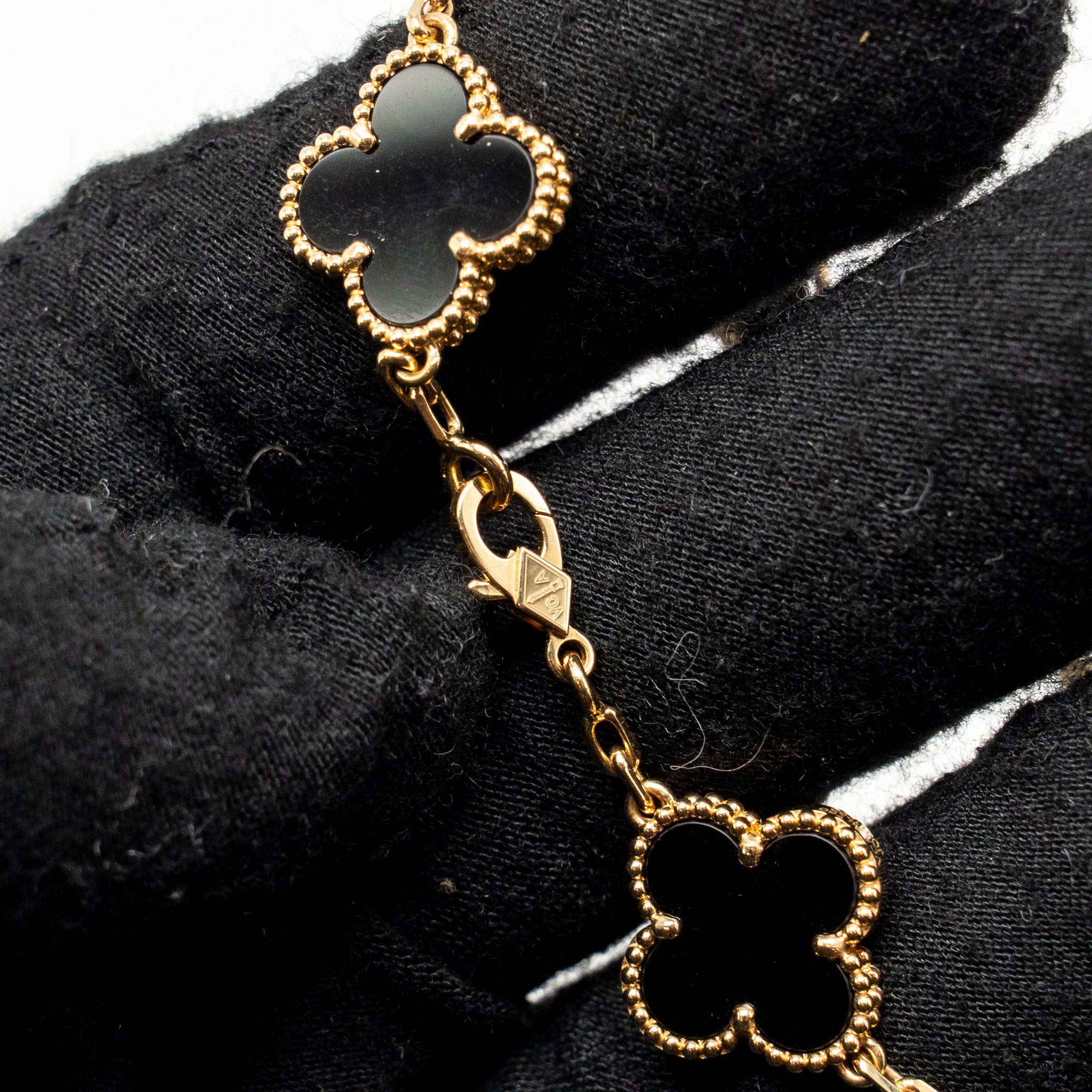 VAN CLEEF & ARPELS ALHAMBRA BRACELET 5 MOTIFS ONYX YELLOW GOLD