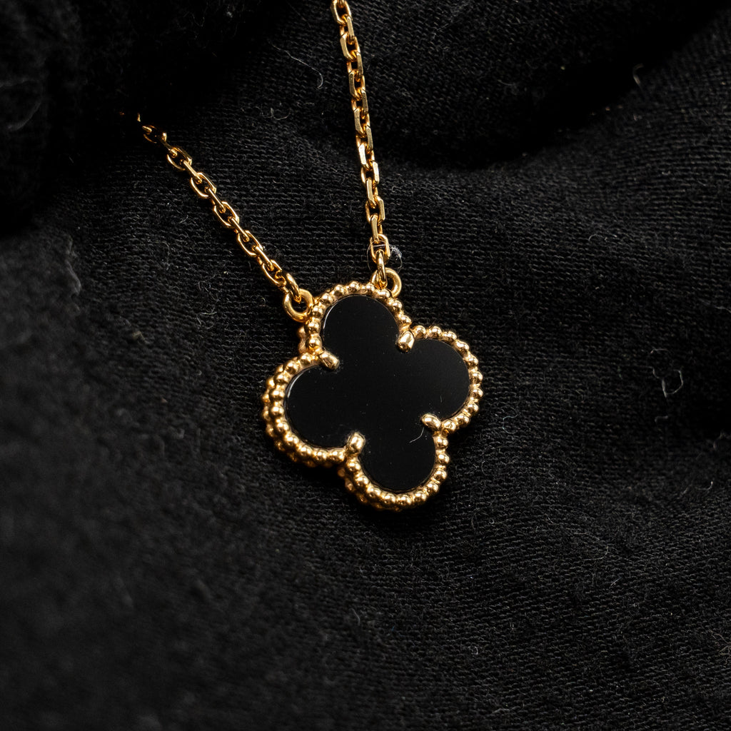 VAN CLEEF & ARPELS VINTAGE ALHAMBRA PENDANT YELLOW GOLD, ONYX
