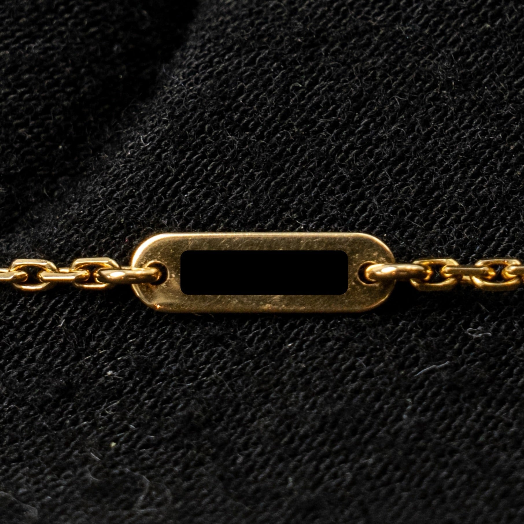 VAN CLEEF & ARPELS VINTAGE ALHAMBRA PENDANT YELLOW GOLD, ONYX