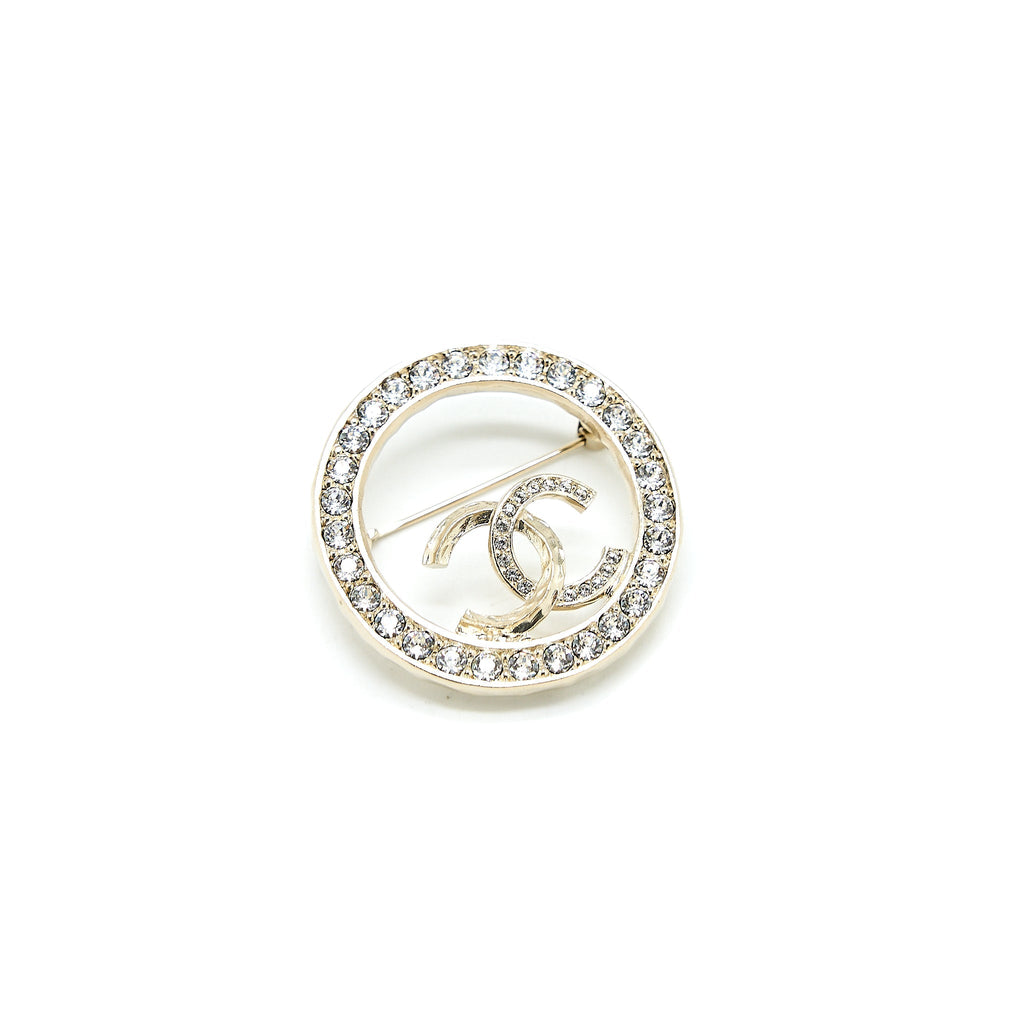 CHANEL ROUND CC LOGO BROOCH CRYSTAL LIGHT GOLD TONE