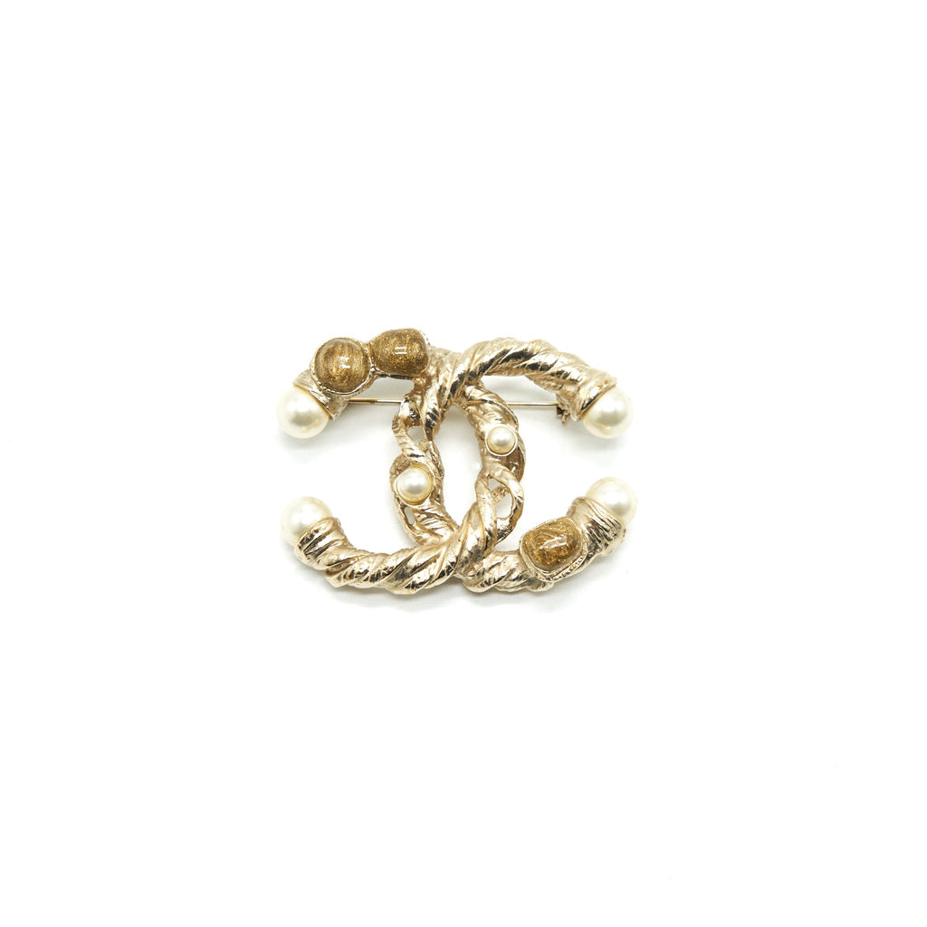 CHANEL CC PERAL BROOCH GHW