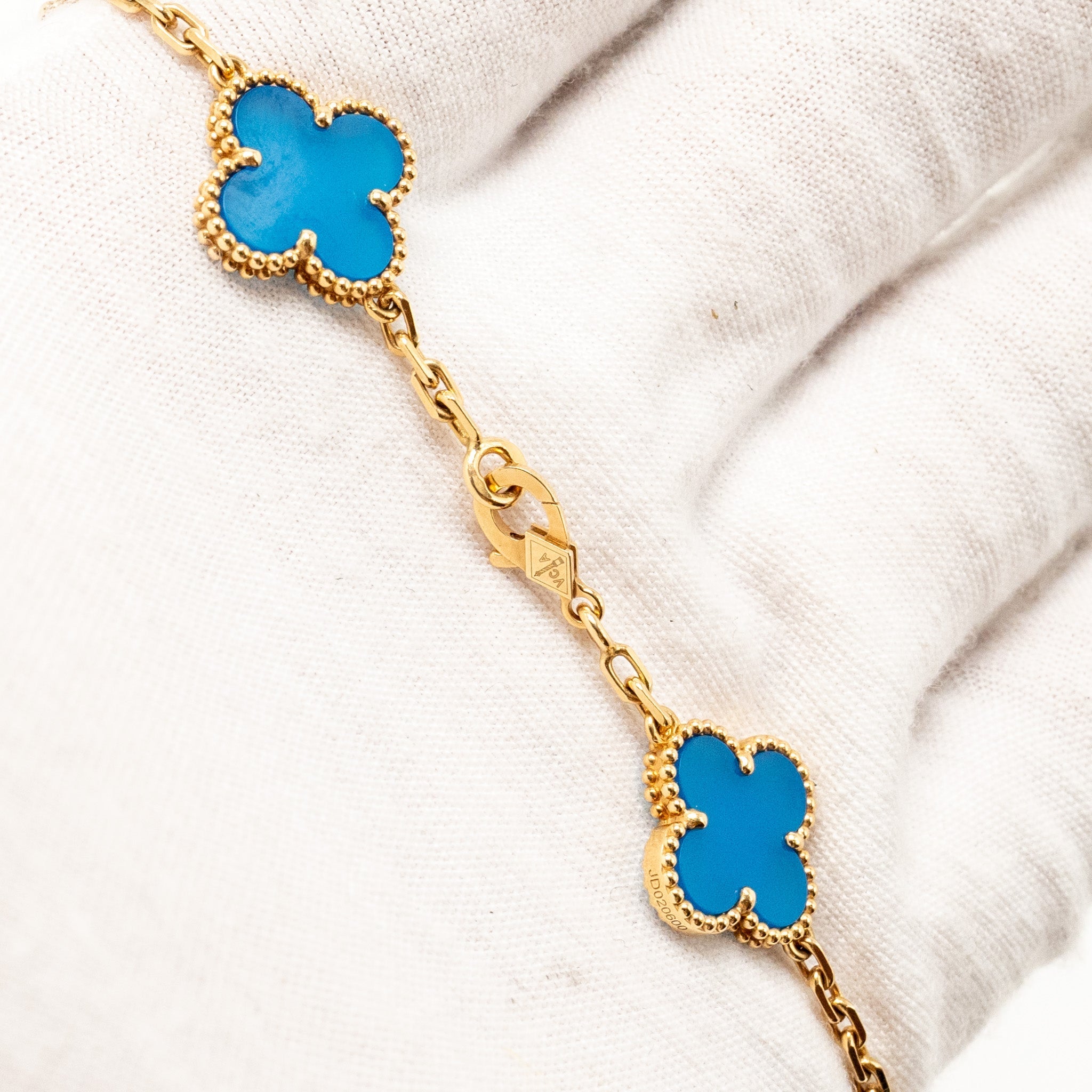 VAN CLEEF & ARPELS VINTAGE ALHAMBRA NECKLACE, 10 MOTIFS YELLOW GOLD/BLUE AGATE