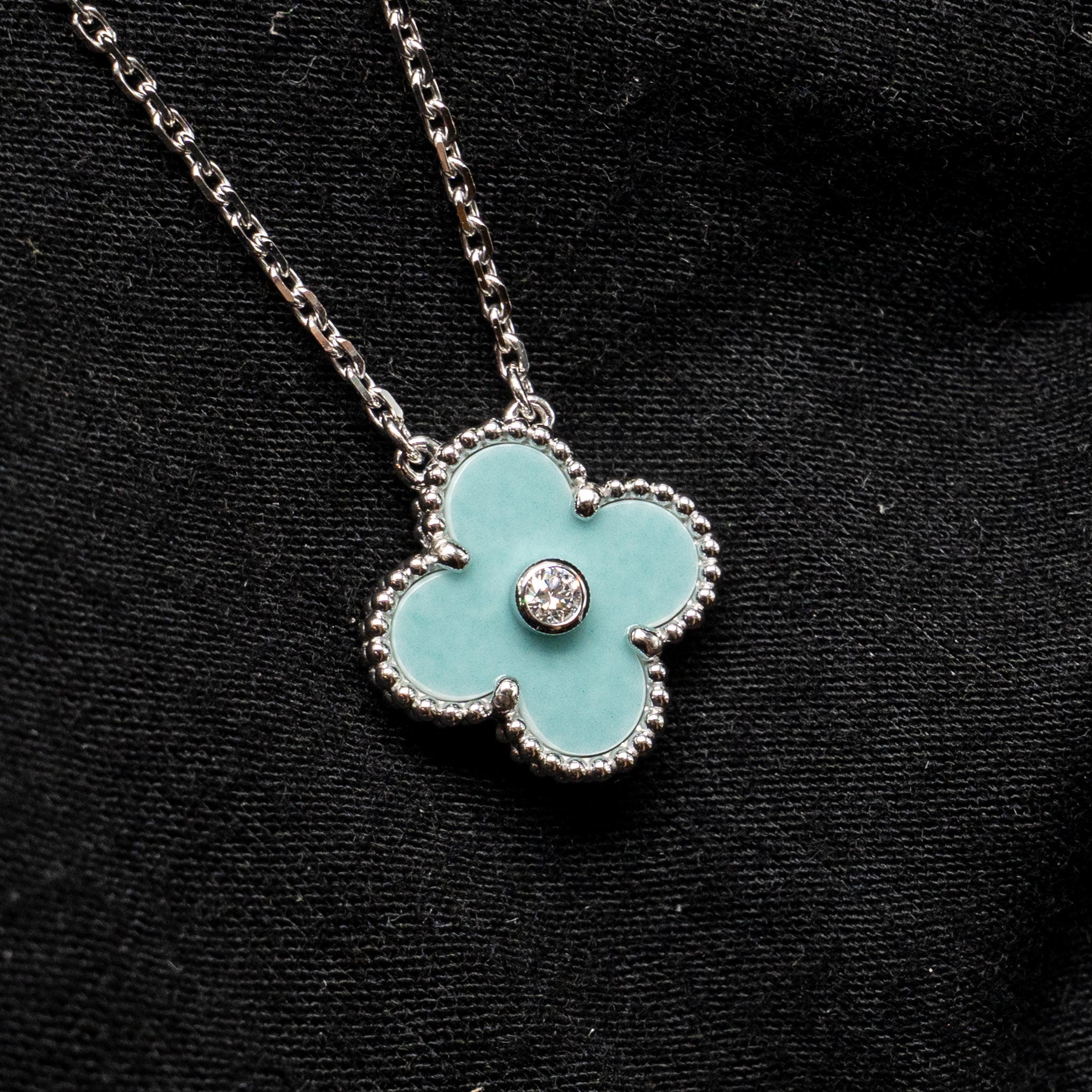 VAN CLEEF & ARPELS 2022 HOLIDAY LIMITED VINTAGE ALHAMBRA PENDANT PORCELAIN/WHITE GOLD/DIAMOND