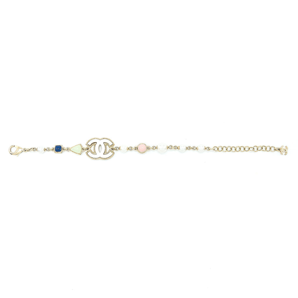 CHANEL 19P CC LOGO BRACELET PEARL/ STUD LIGHT GOLD TONE
