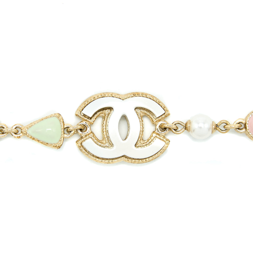CHANEL 19P CC LOGO BRACELET PEARL/ STUD LIGHT GOLD TONE