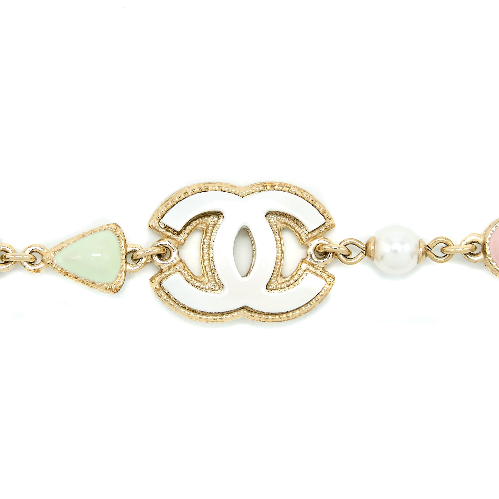 CHANEL 19P CC LOGO BRACELET PEARL/ STUD LIGHT GOLD TONE