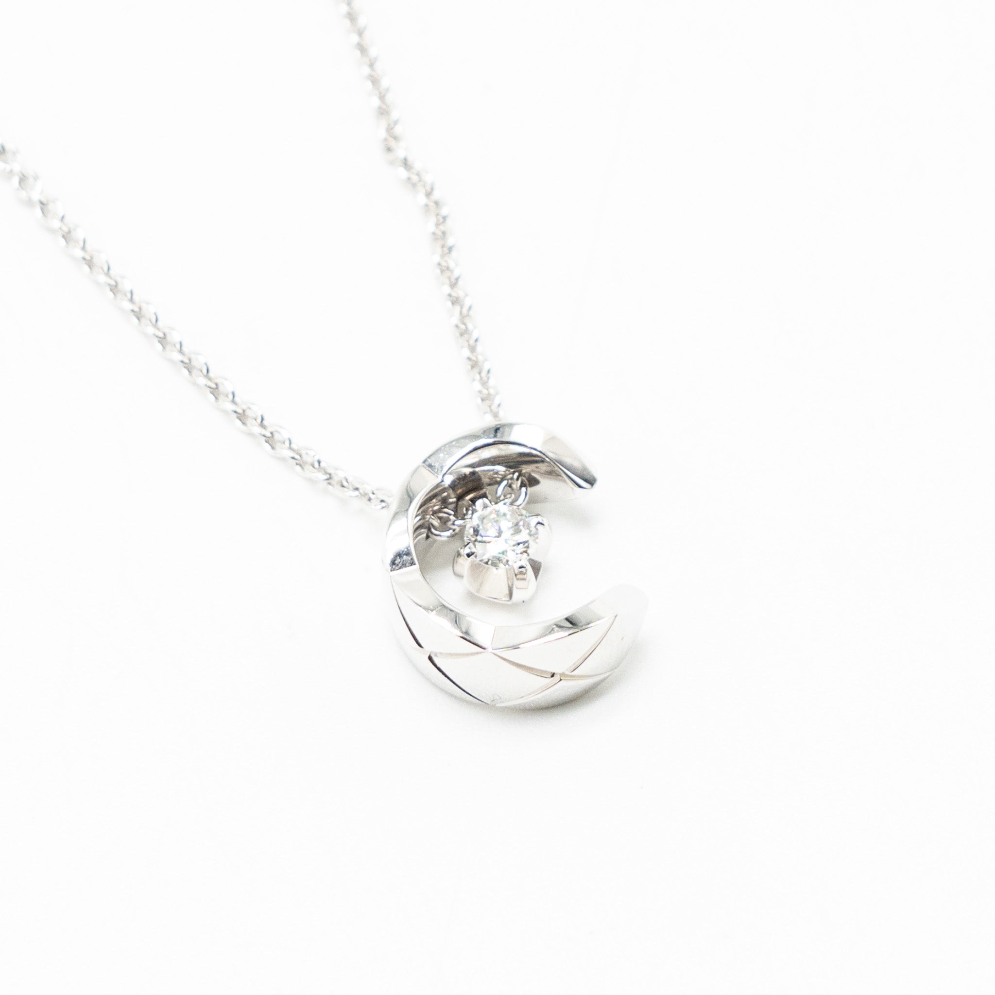CHANEL COCO CRUSH NECKLACE QUILTED MOTIF 18K WHITE GOLD, DIAMONDS