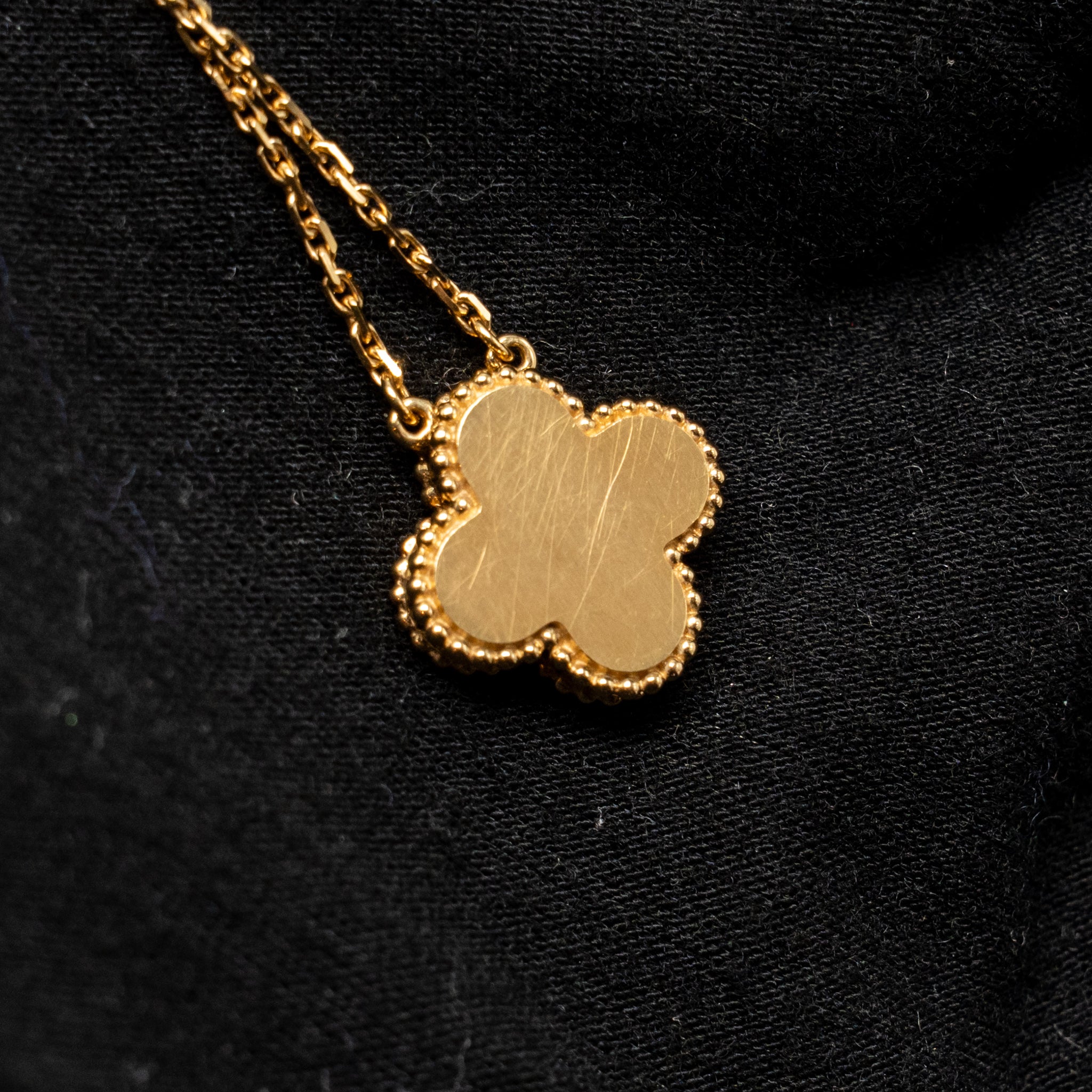 VAN CLEEF & ARPELS 2018 HOLIDAY PENDANT GOLD MOTHER-OF-PEARL YELLOW GOLD WITH DIAMOND