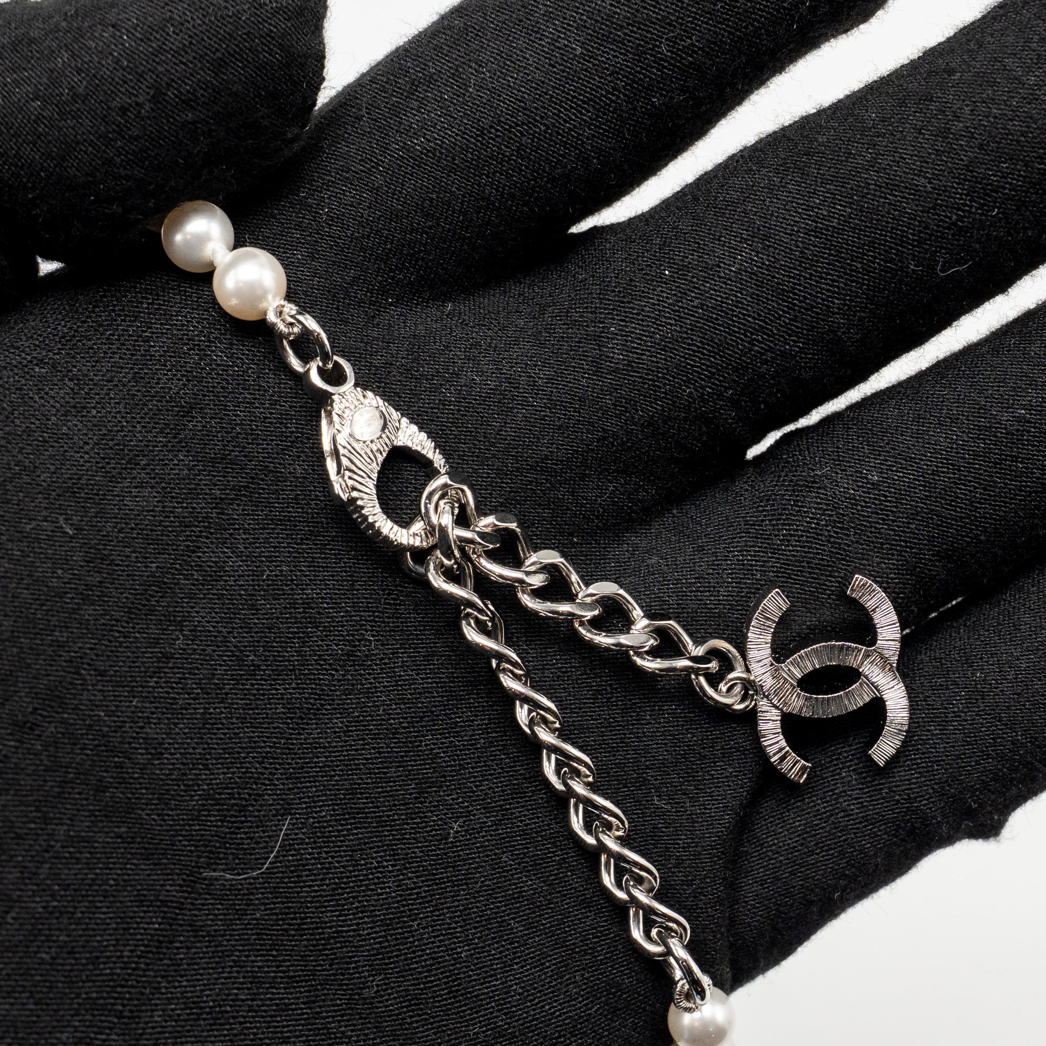 CHANEL CRYSTAL/PEARL CC LOGO DROPPED NECKLACE SILVER TONE