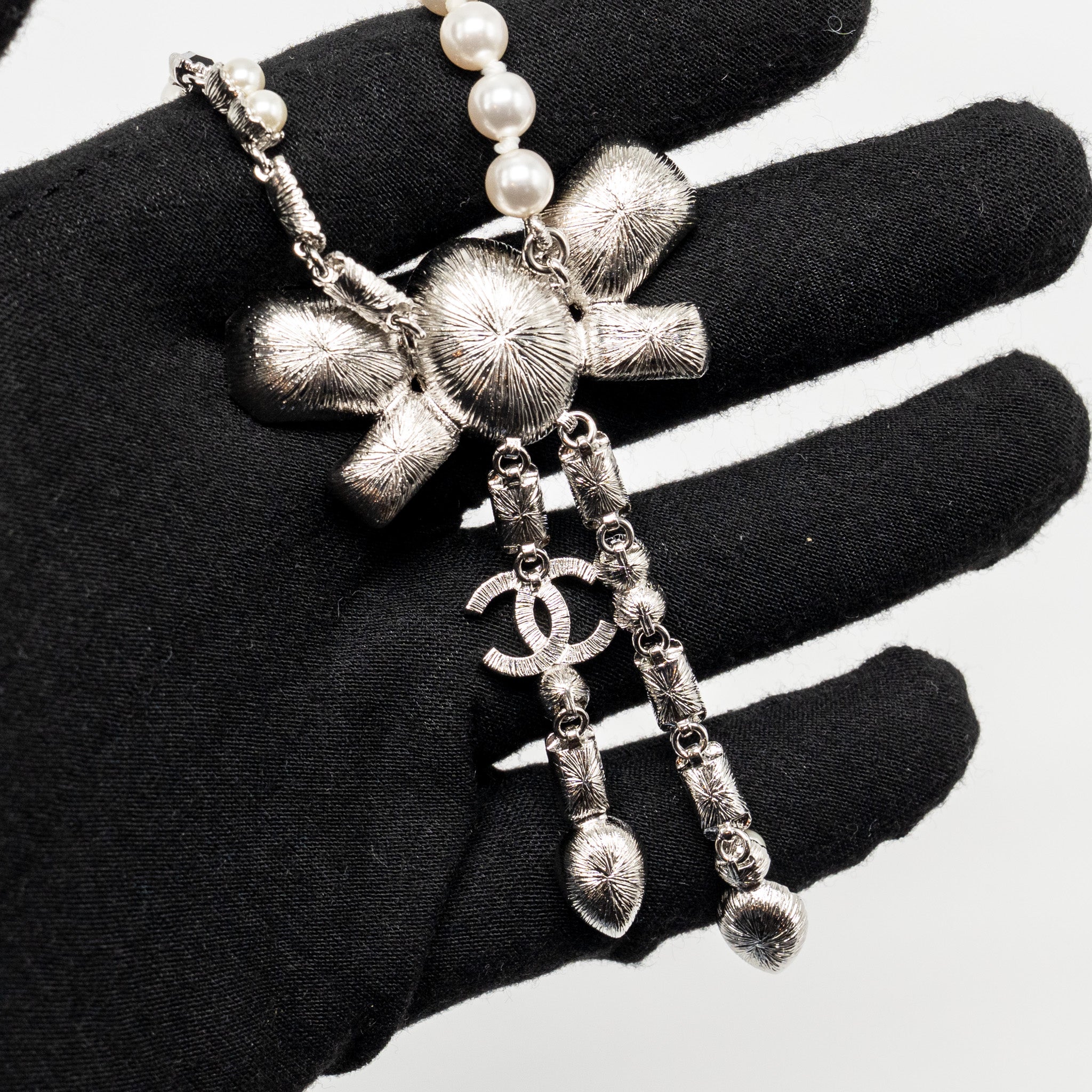 CHANEL CRYSTAL/PEARL CC LOGO DROPPED NECKLACE SILVER TONE