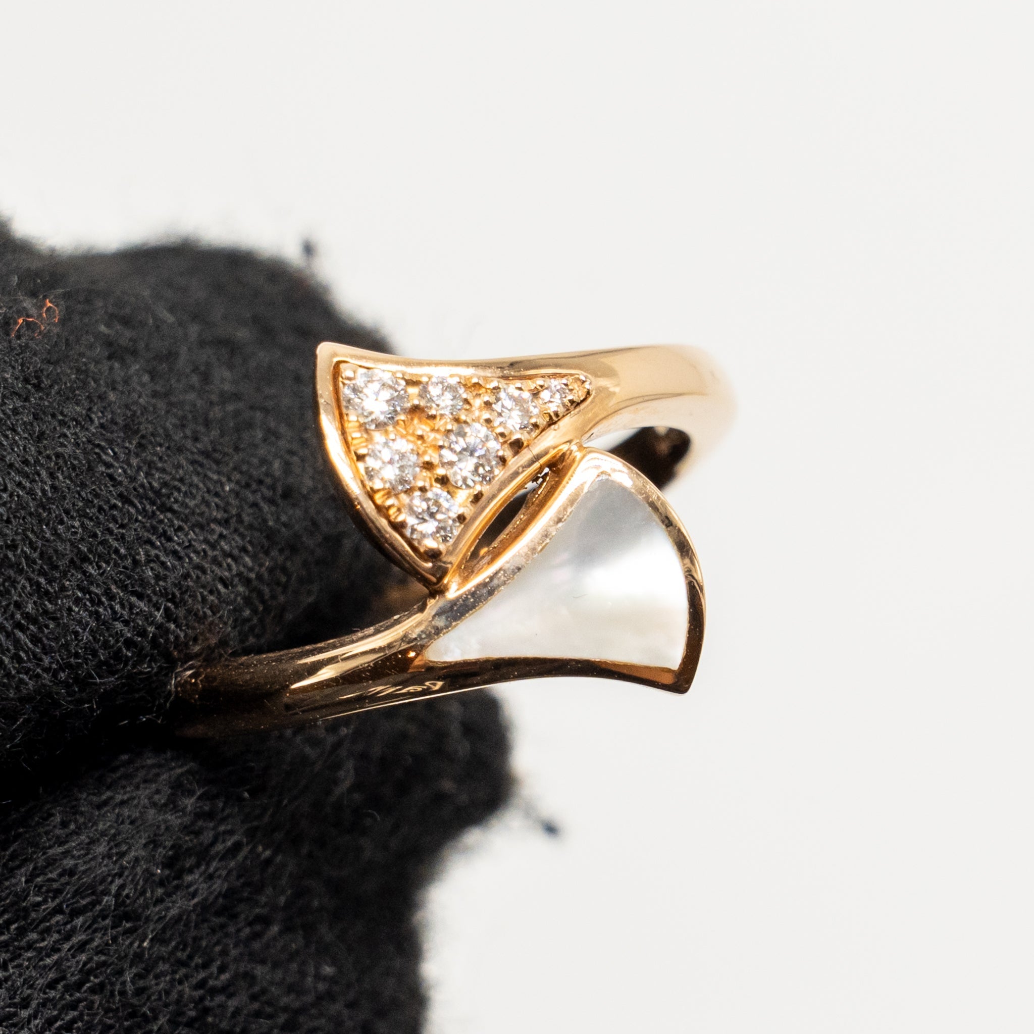 BVLAGRI DIVAS’ DREAM RING ROSE GOLD, MOTHER-OF-PEARL, DIAMONDS