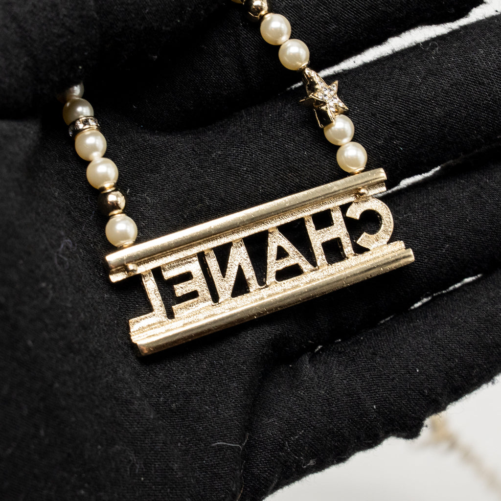 CHANEL LETTER LOGO NECKLACE CRYSTAL/PEARL LIGHT GOLD TONE