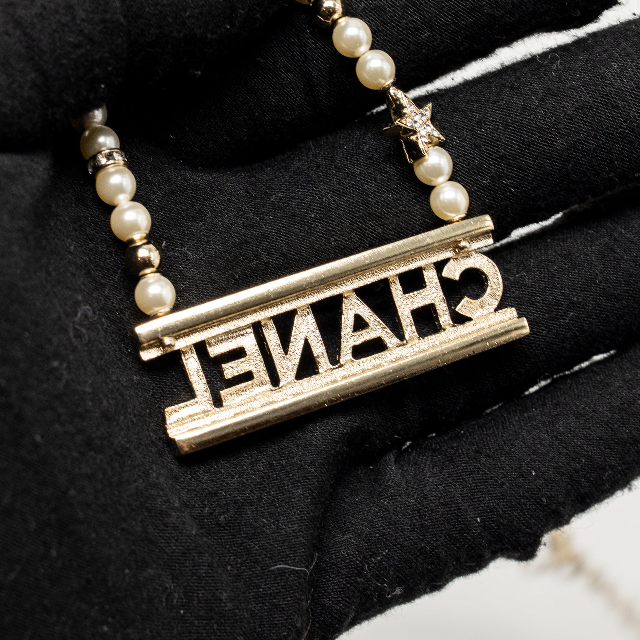 CHANEL LETTER LOGO NECKLACE CRYSTAL/PEARL LIGHT GOLD TONE
