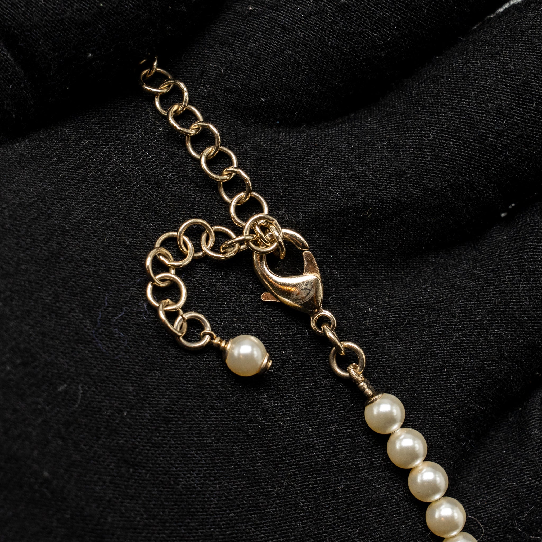CHANEL LETTER LOGO NECKLACE CRYSTAL/PEARL LIGHT GOLD TONE