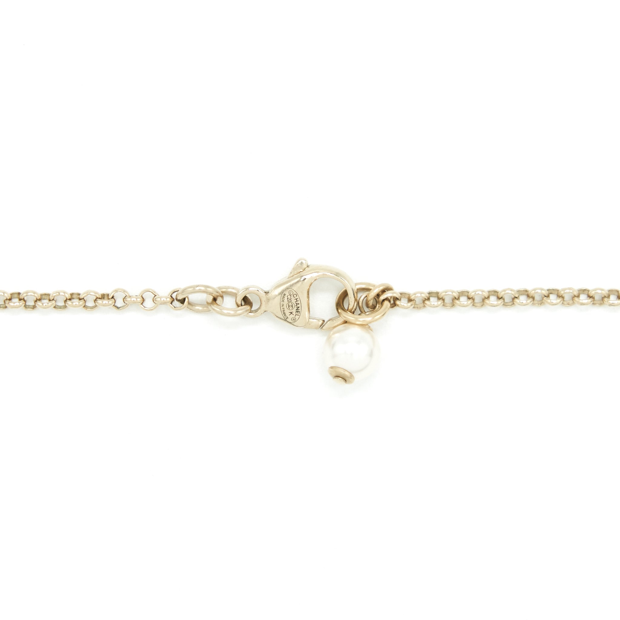 CHANEL CC LOGO AND PEARL NECKLACE LIGHT GOLD TONE