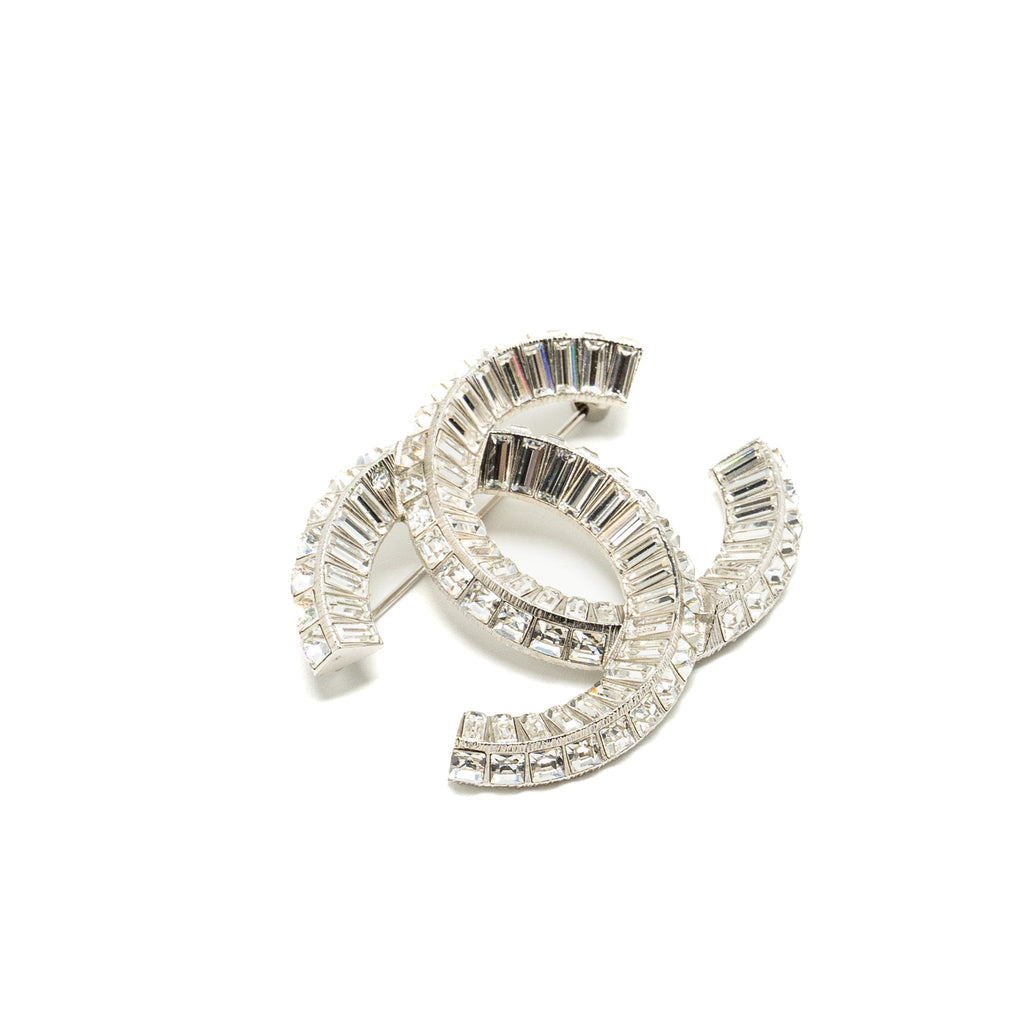 CHANEL CLASSIC CC LOGO BROOCH CRYSTAL SILVER TONE
