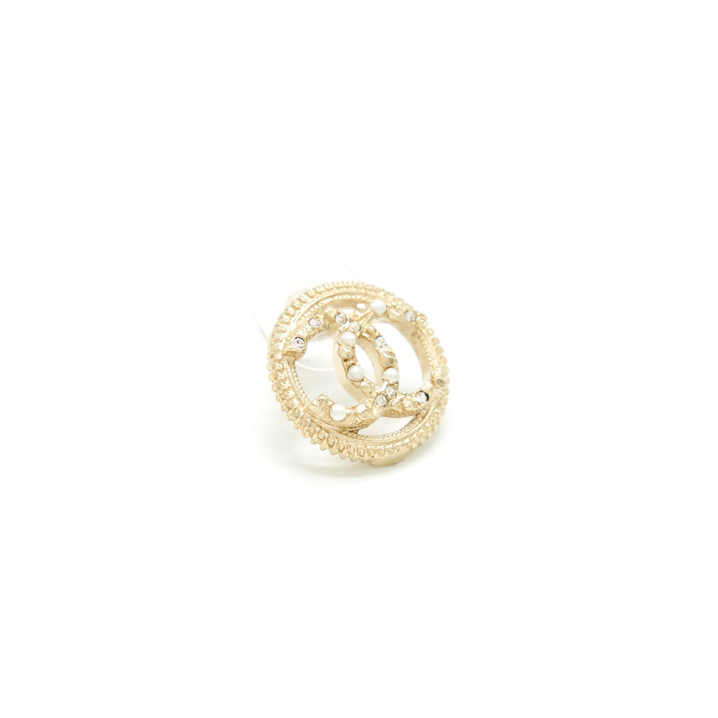 CHANEL CC LOGO EARRING LIGHT GOLD TONE
