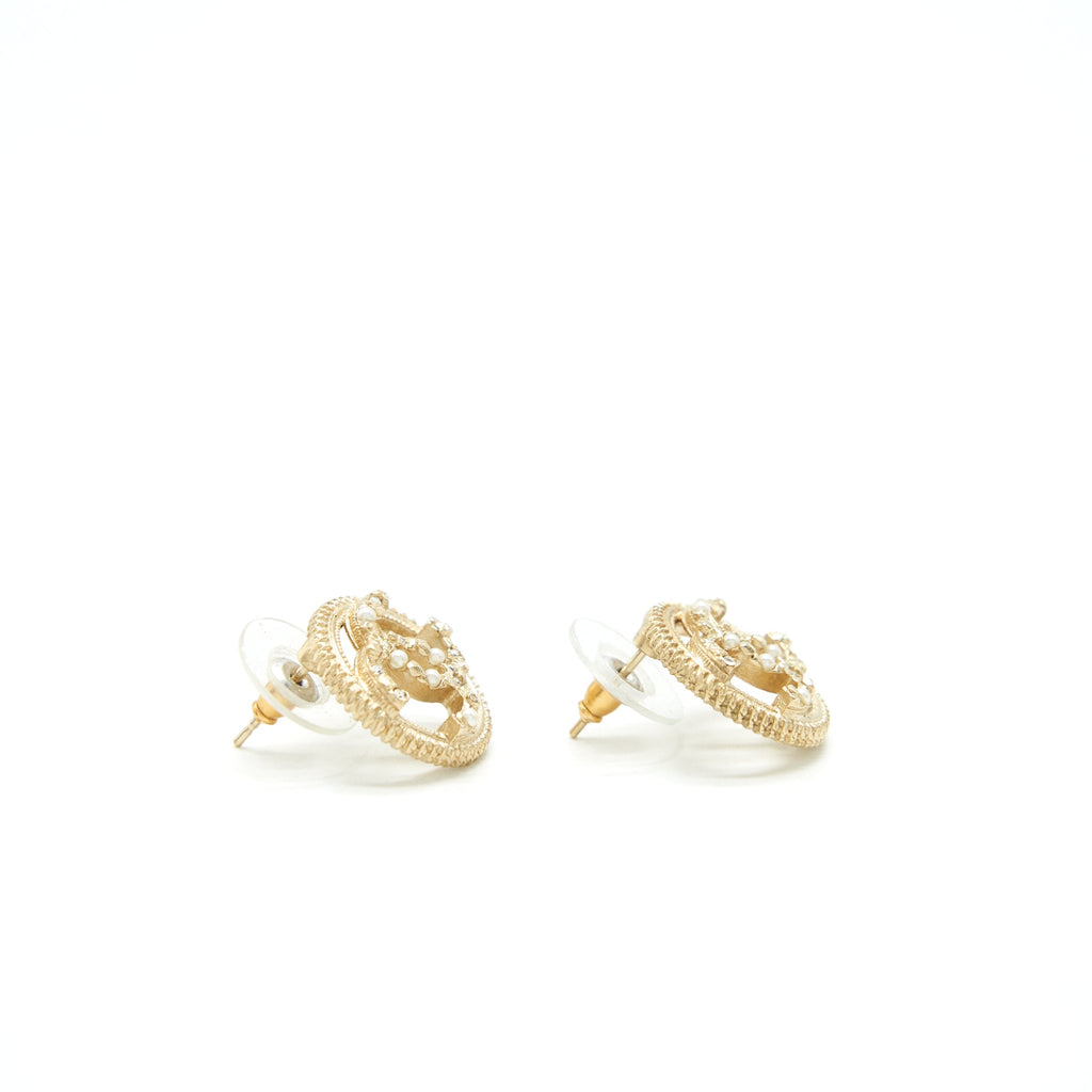 CHANEL CC LOGO EARRING LIGHT GOLD TONE