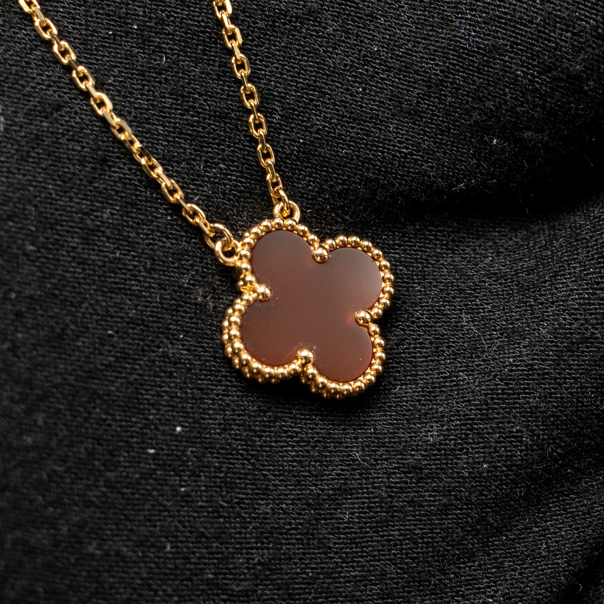 VAN CLEEF & ARPELS VINTAGE ALHAMBRA PENDANT CARNELIAN YELLOW GOLD