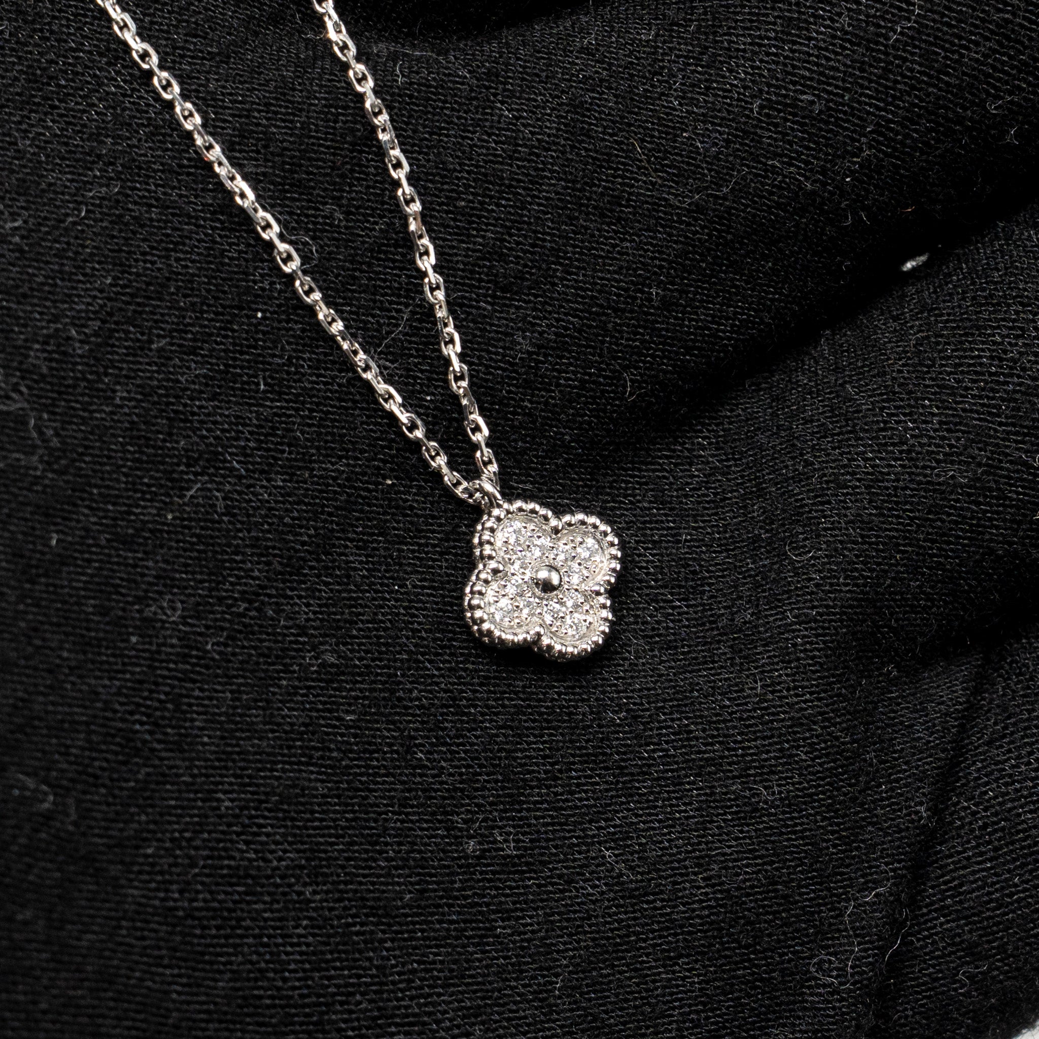 VAN CLEEF & ARPELS SWEET ALHAMBRA PENDANT WHITE GOLD DIAMONDS