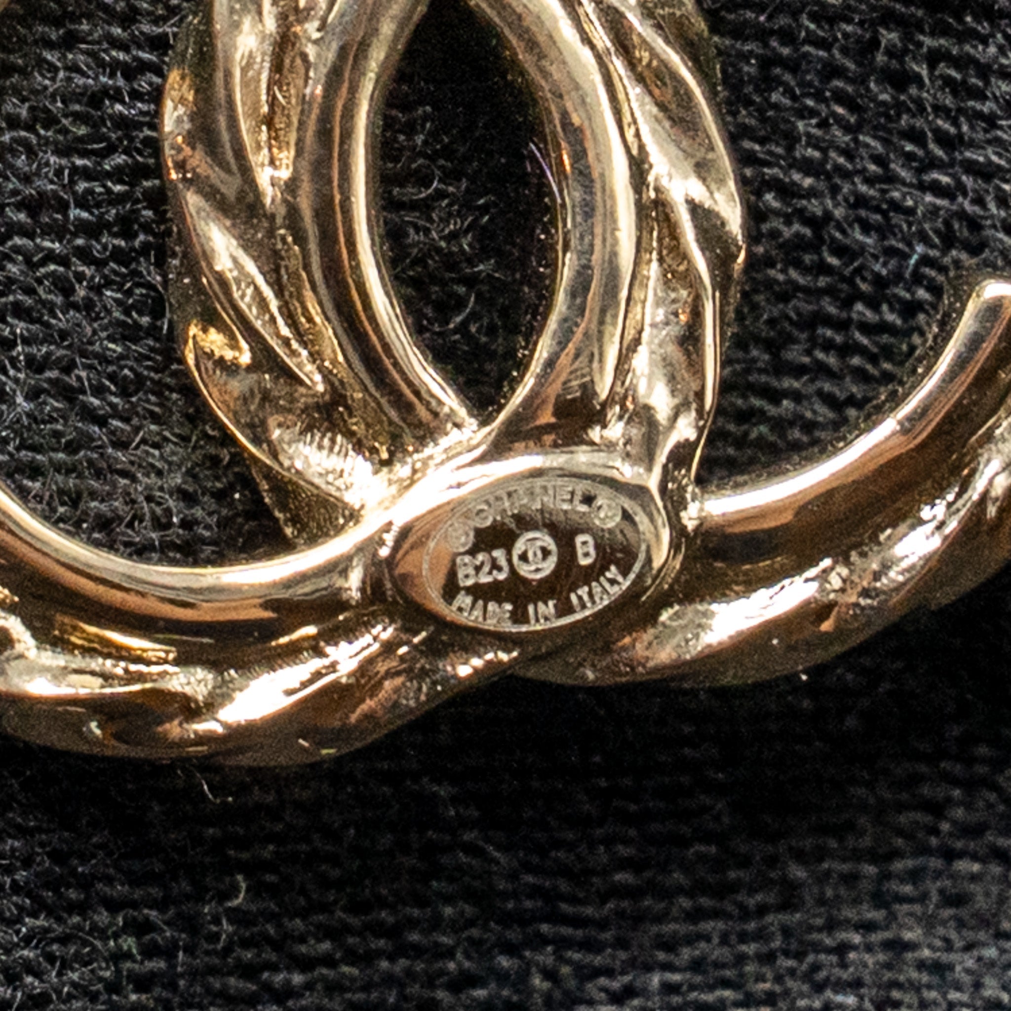 CHANEL 23B CC LOGO WITH CRYSTAL EARRINGS LIGHT GOLD TONE