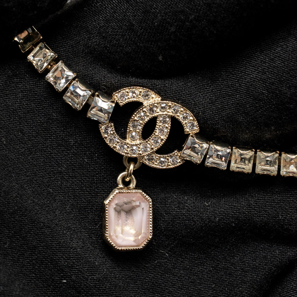CHANEL PINK CRYSTAL DROP CC LOGO CHOCKER/NECKLACE LIGHT GOLD TONE