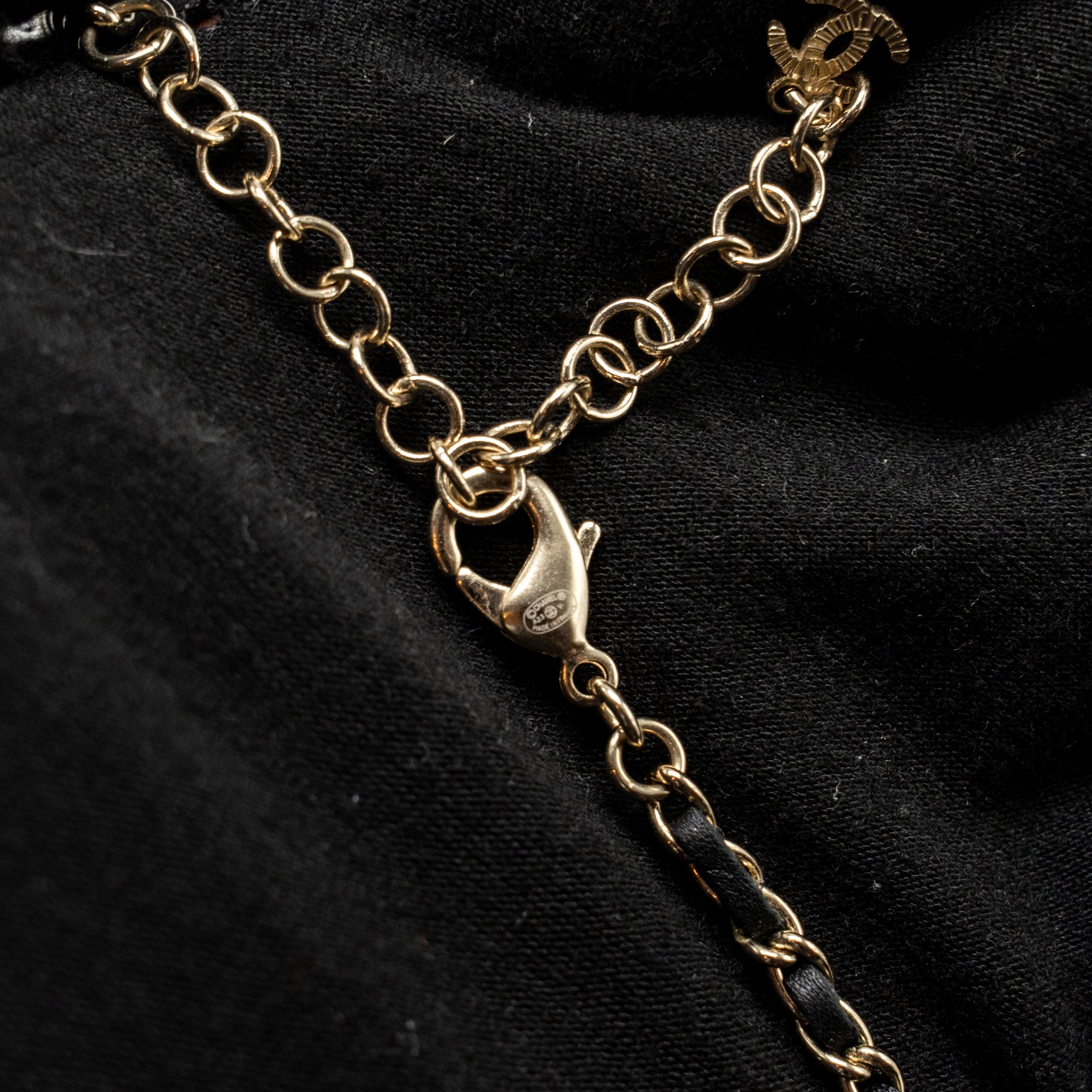 CHANEL DOUBLE CC LOGO CHOCKER BLACK LIGHT GOLD TONE