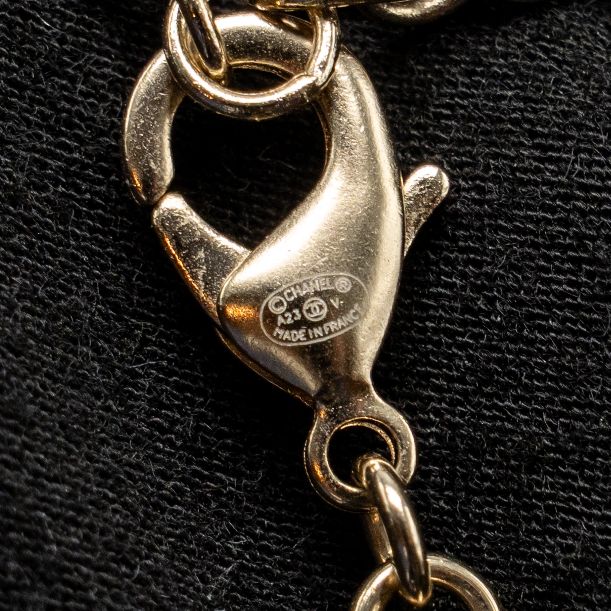CHANEL DOUBLE CC LOGO CHOCKER BLACK LIGHT GOLD TONE