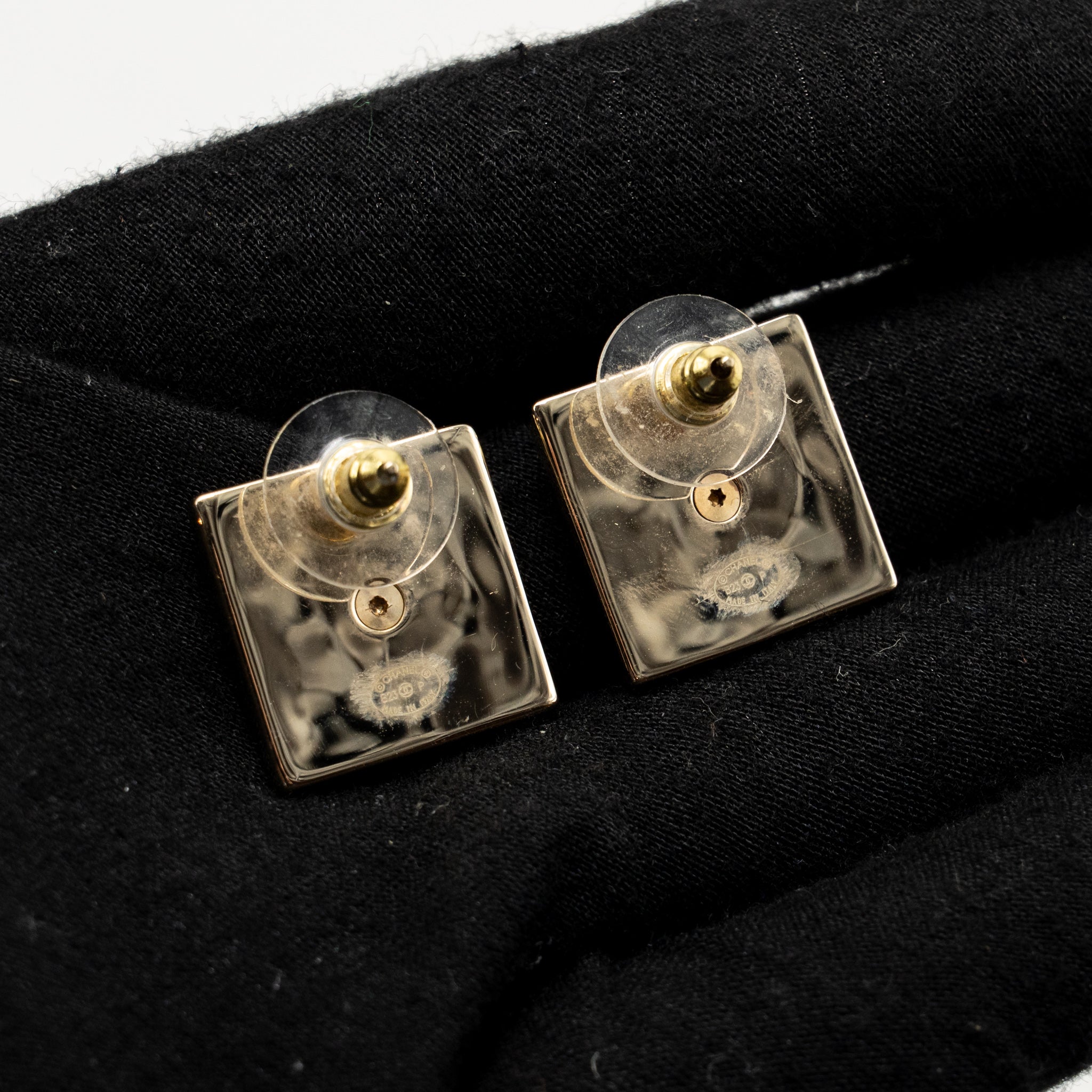 CHANEL SQUARE CC LOGO EARRINGS LIGHT GOLD TONE