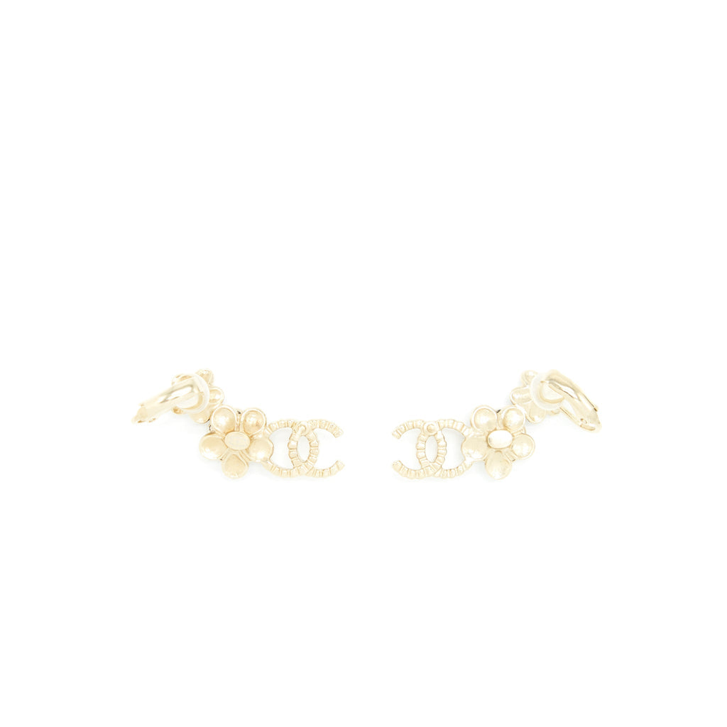 CHANEL CRYSTAL CC WITH BLACK AND WHITE FLOWERS EARRINGS LGHW