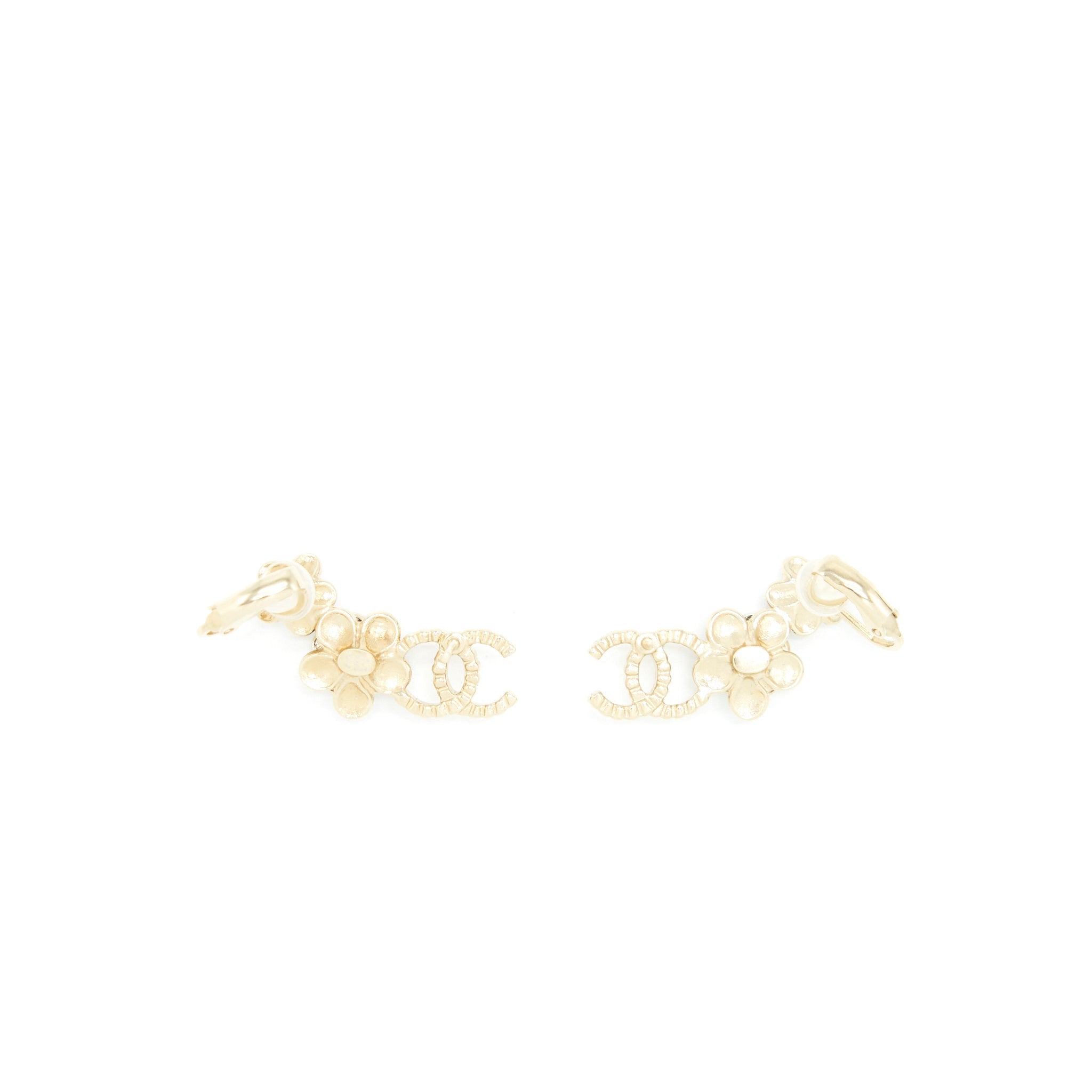 CHANEL CRYSTAL CC WITH BLACK AND WHITE FLOWERS EARRINGS LGHW