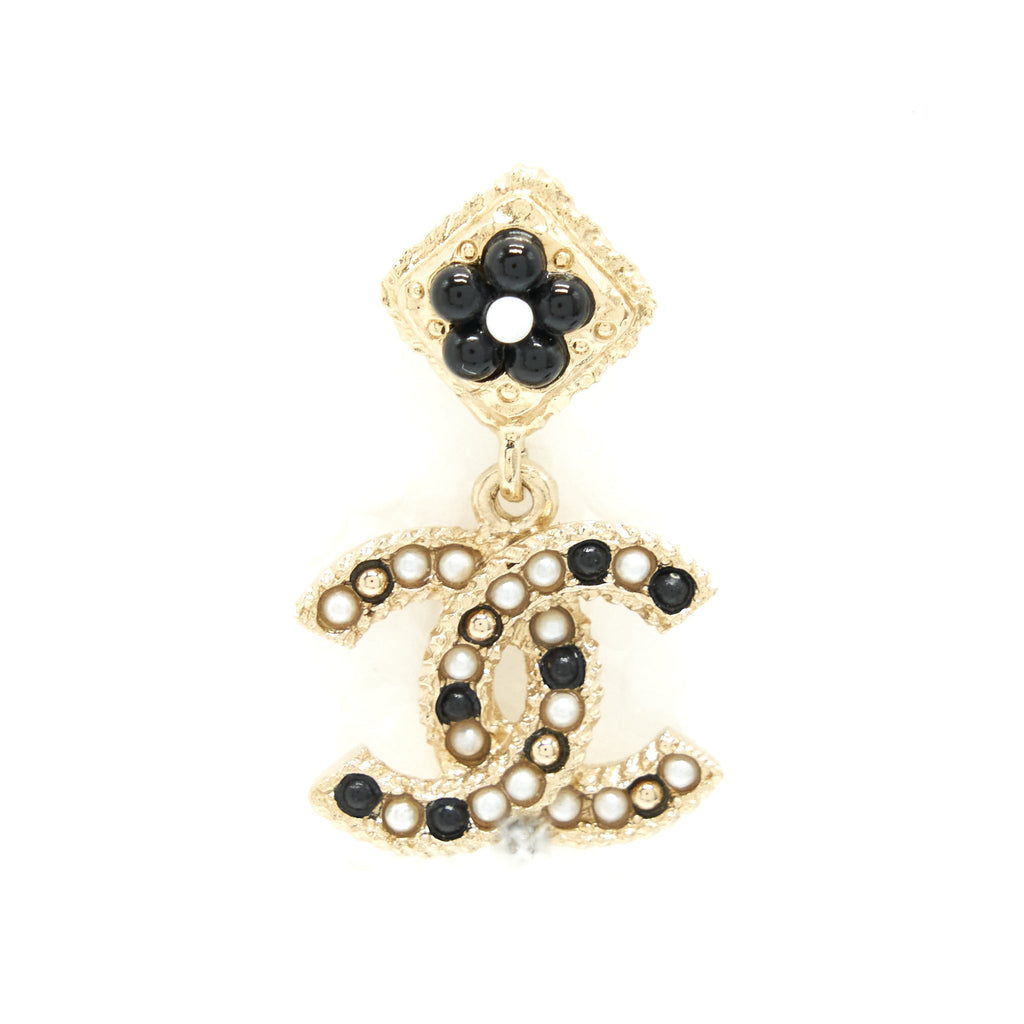 CHANEL CC LOGO WITH FLOWER BLACK AND WHITE DROP EARRINGS GHW
