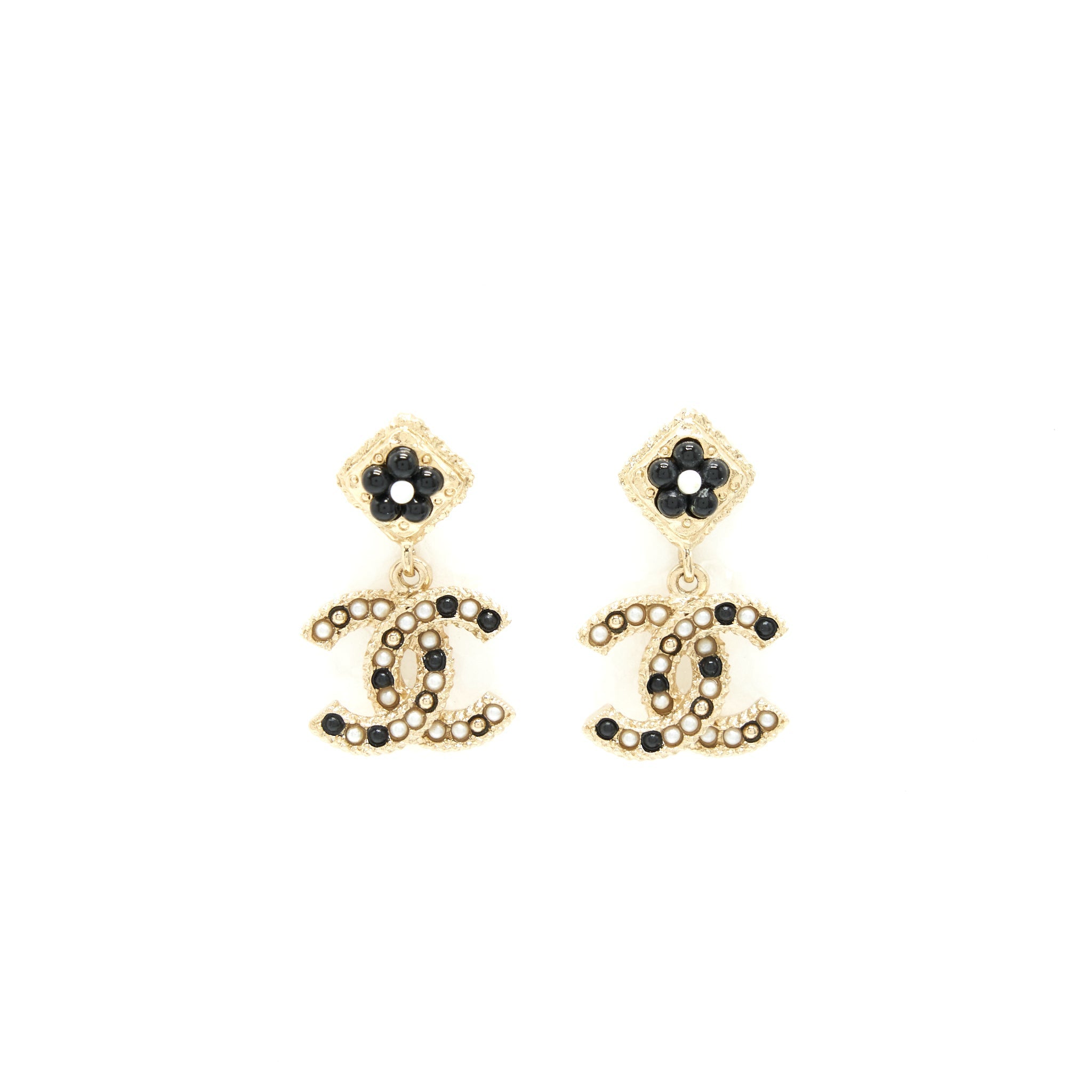 CHANEL CC LOGO WITH FLOWER BLACK AND WHITE DROP EARRINGS GHW