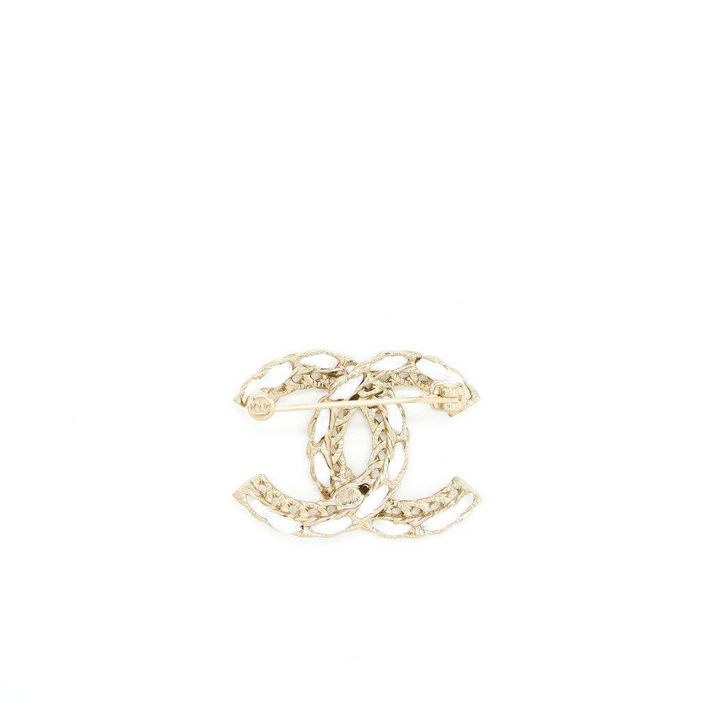 CHANEL SMALL LEATHER CHAIN CC LOGO BROOCH WHITE/LIGHT GOLD TONE