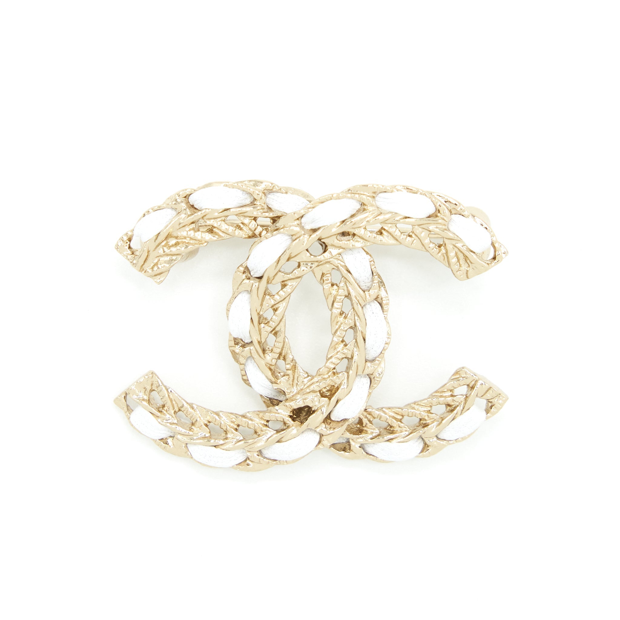 CHANEL SMALL LEATHER CHAIN CC LOGO BROOCH WHITE/LIGHT GOLD TONE