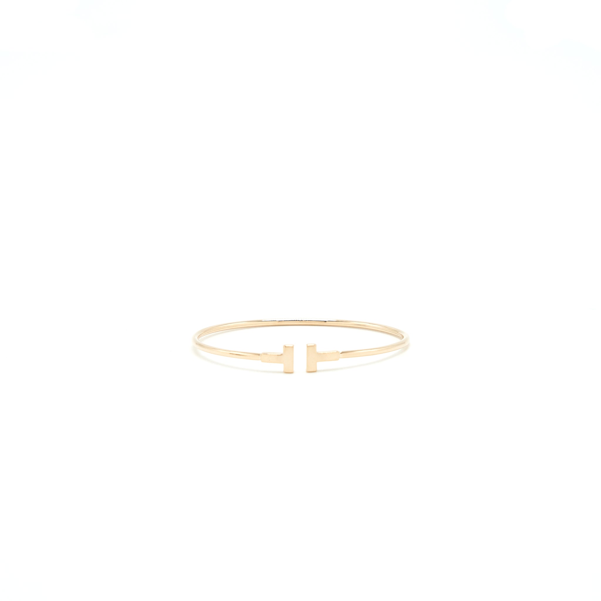 TIFFANY T SMALL NARROW WIRE BRACELET 18K GOLD