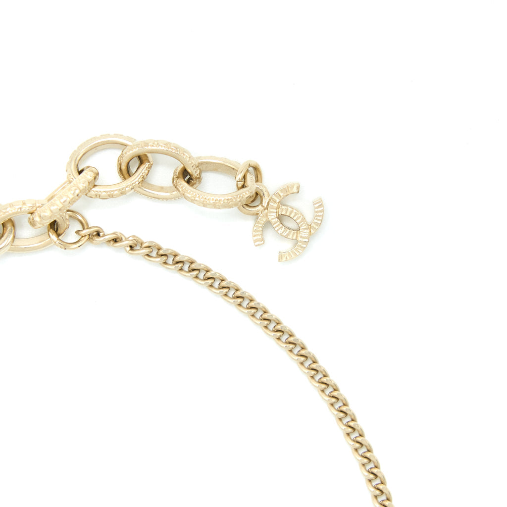 CHANEL CC LOGO STAR NECKLACE WHITE LIGHT GOLD TONE