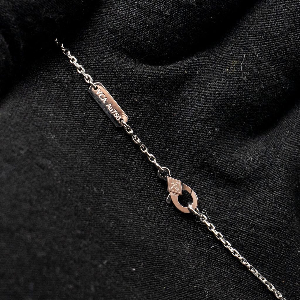 VAN CLEEF & ARPELS 2020 HOLIDAY LIMITED PENDANT GUILLOCHE WHITE GOLD DIAMOND