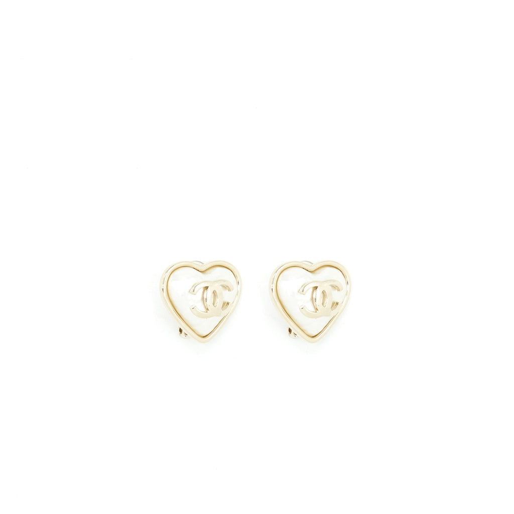 CHANEL 22C HEART EARCLIP LGHW