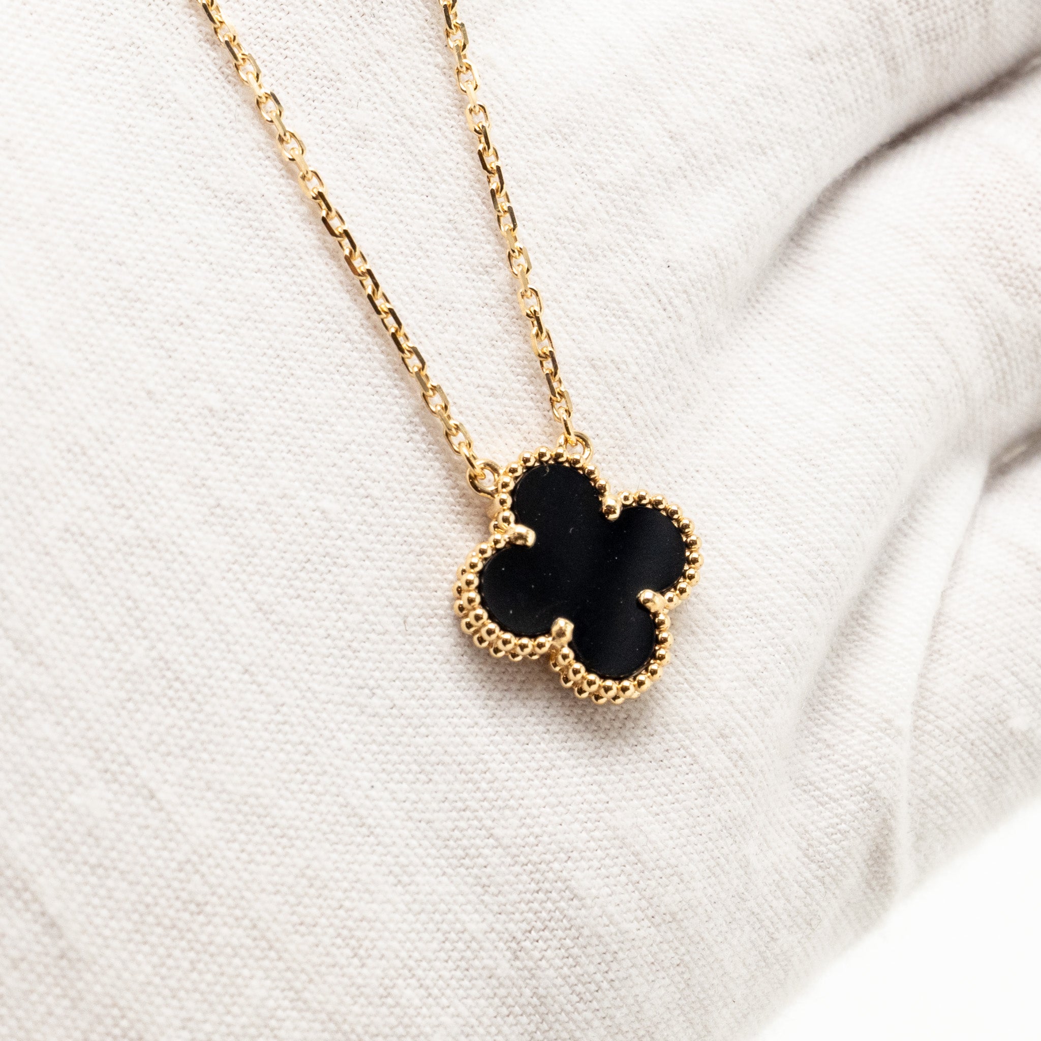 VAN CLEEF & ARPELS VINTAGE ALHAMBRA PENDANT 18K YELLOW GOLD ONYX