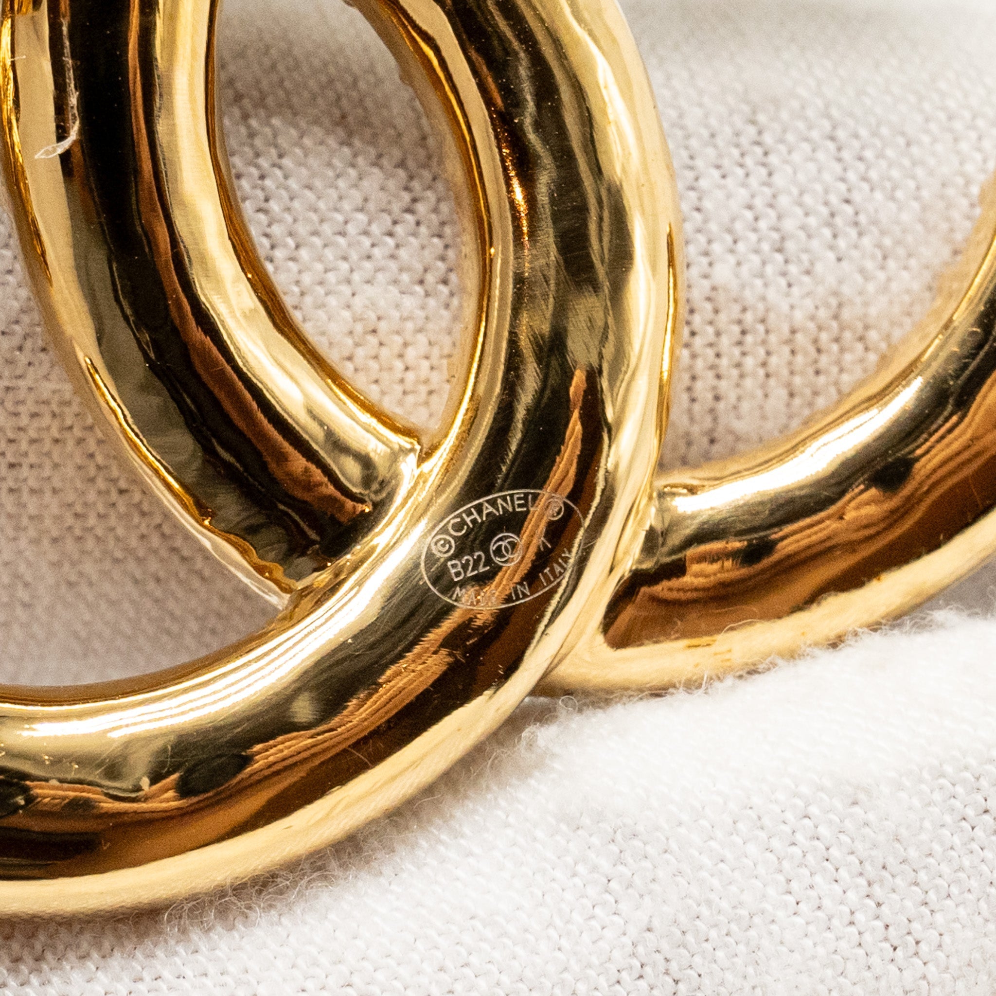 CHANEL EAR OF WHEAT CC LOGO BROOCH CRYSTAL GOLD TONE