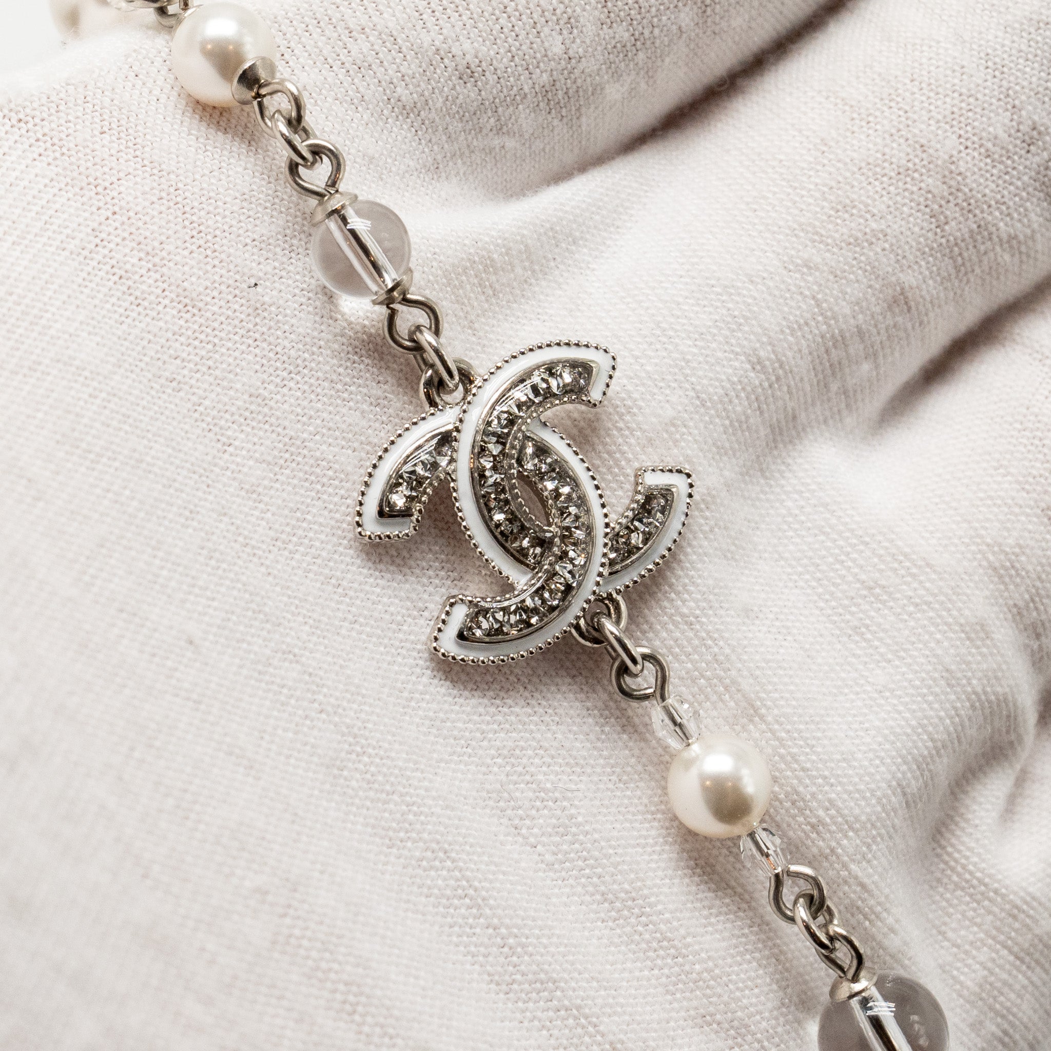 CHANEL CC LOGO NECKLACE METAL, PEARL, CRYSTAL SILVER TONE