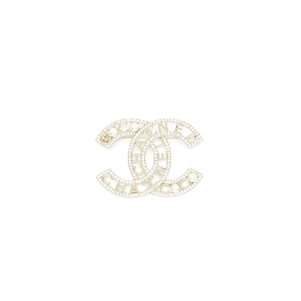 CHANEL CC LOGO LETTER AND PEARL BROOCH LGHW
