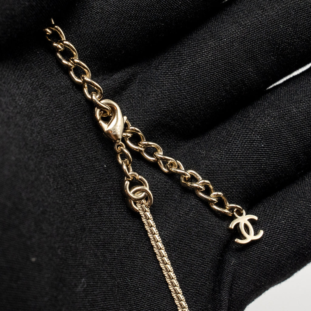 CHANEL CC LOGO 14 MOTIF NECKLACE LIGHT GOLD TONE