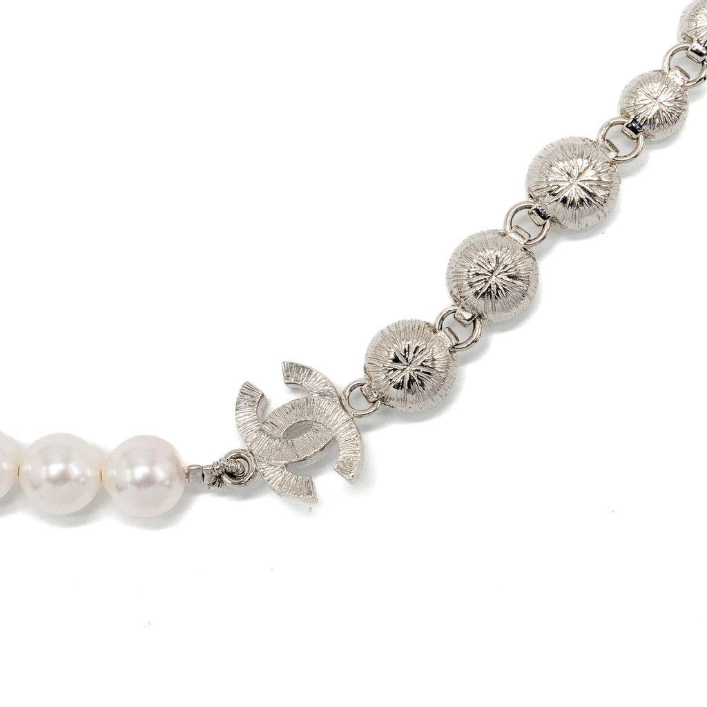 CHANEL CC LOGO CHOCKER/NECKLACE PEARL/CRYSTAL/SILVER TONE