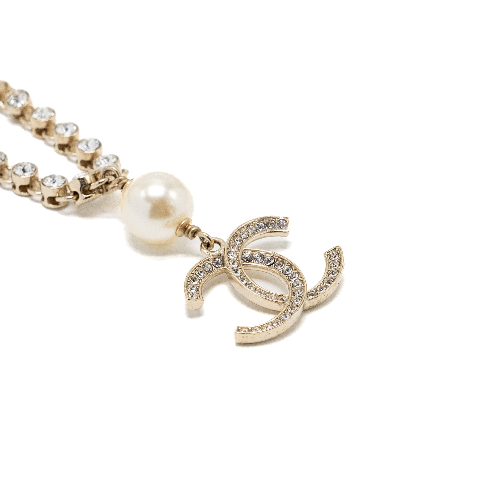 CHANEL PEARL AND CC LOGO WITH CRYSTAL CHAIN NECKLACE LIGHT GOLD TONE